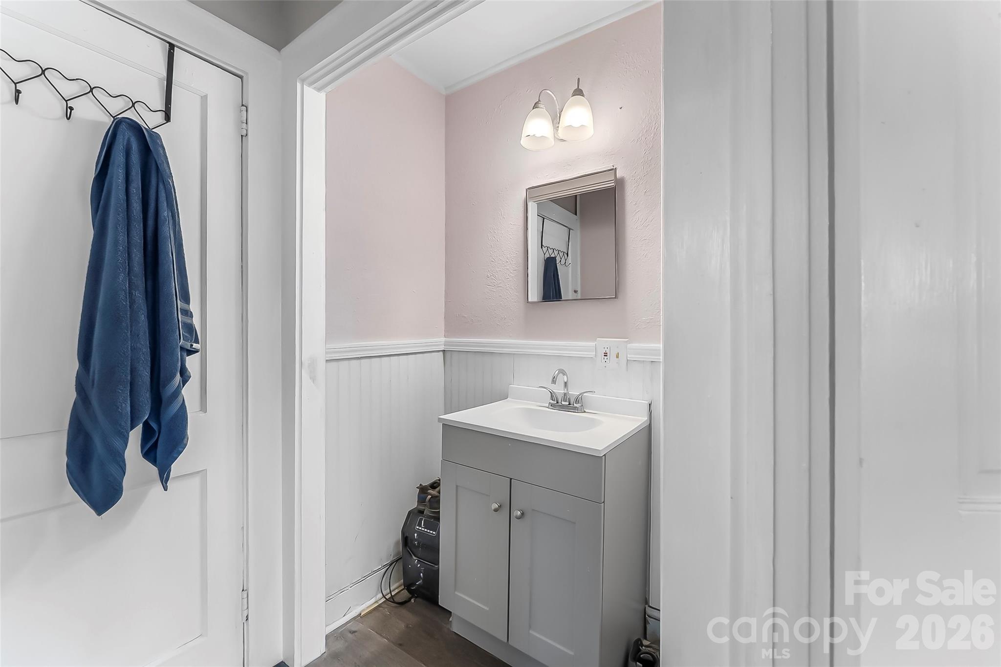 137 12th Street NW — Hickory
