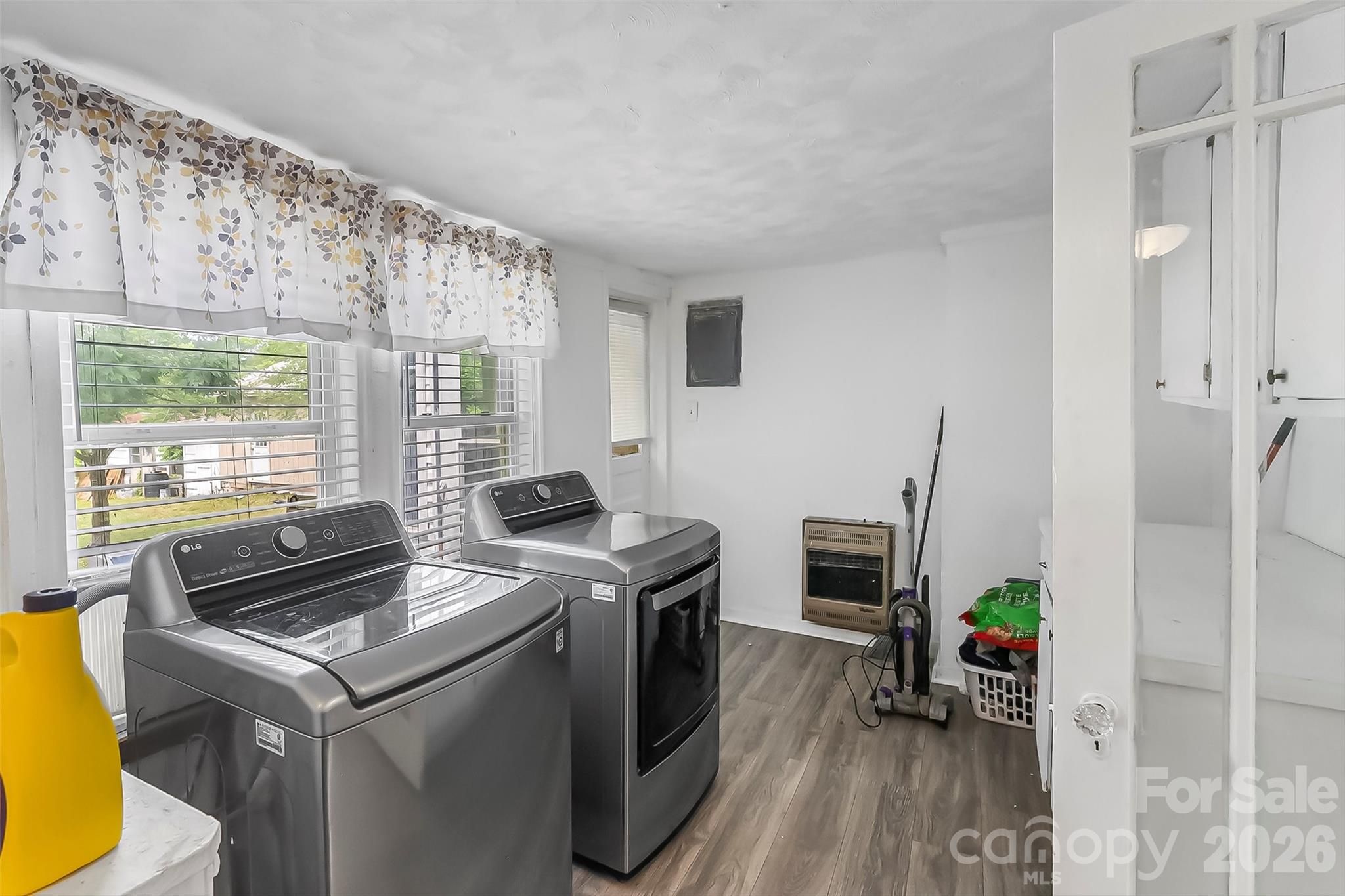 137 12th Street NW — Hickory