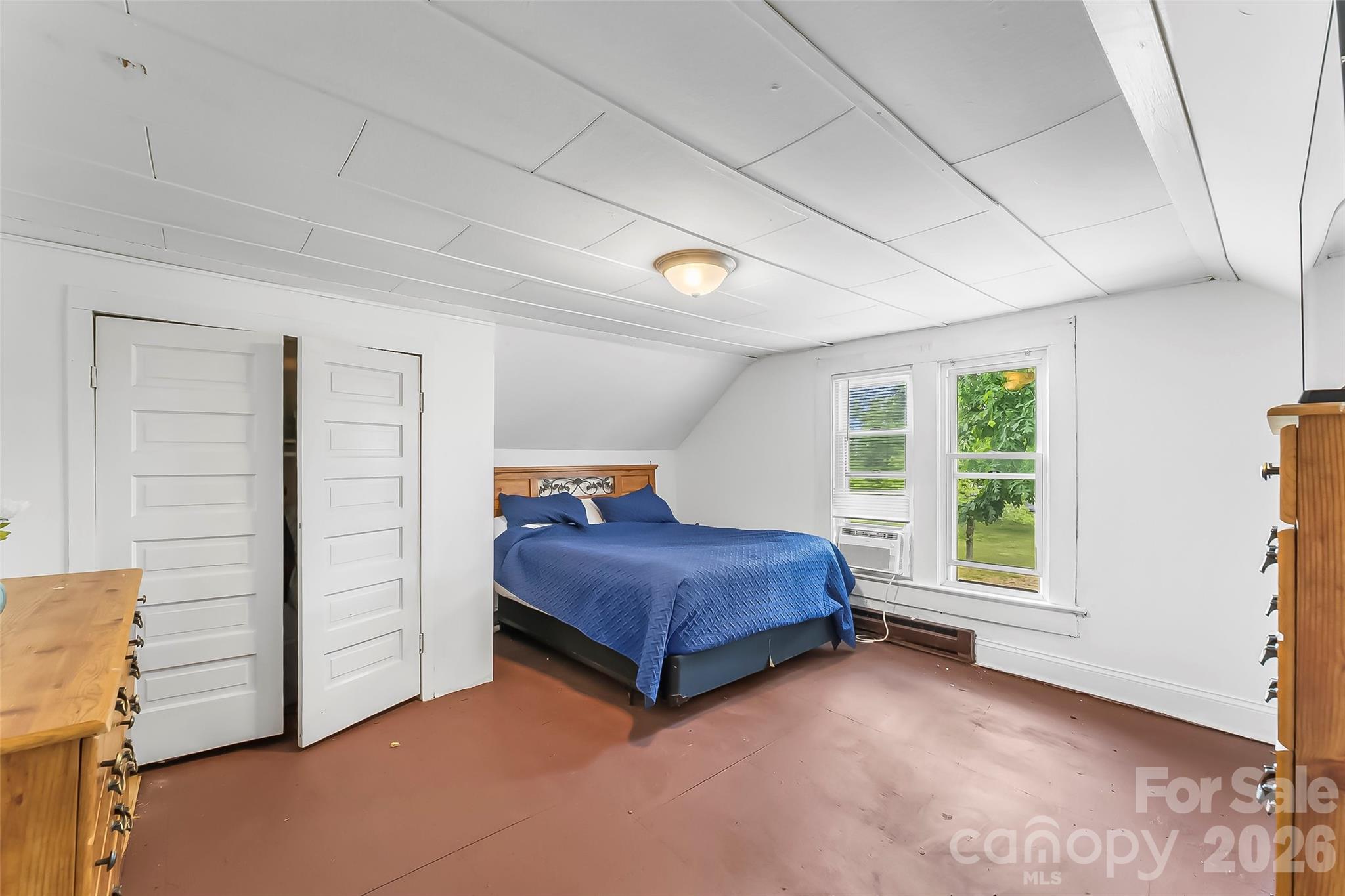 137 12th Street NW — Hickory