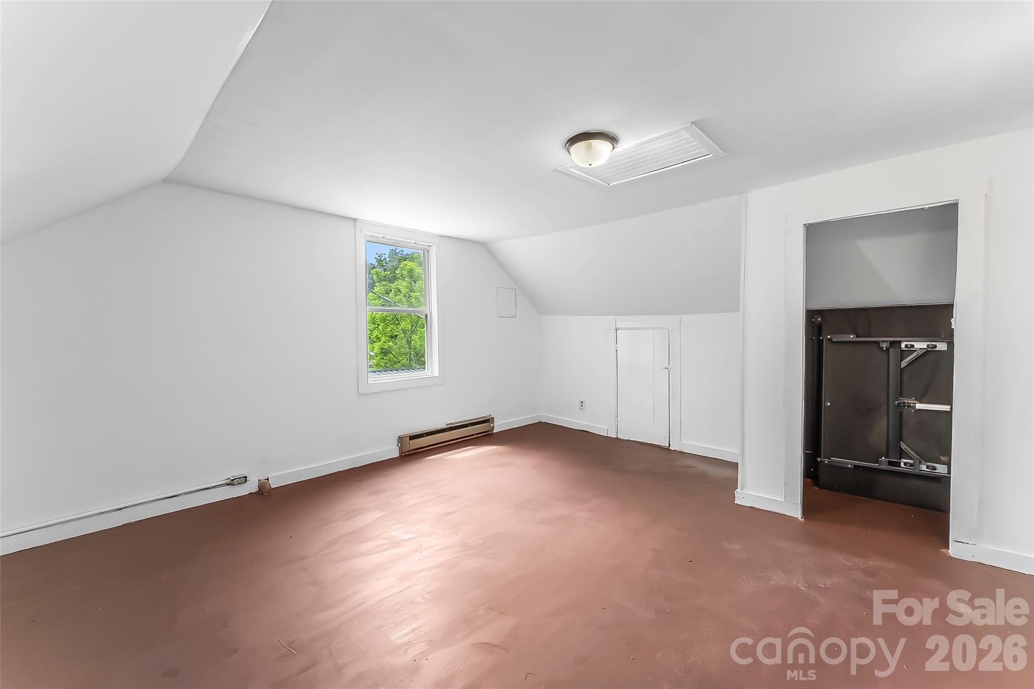 137 12th Street NW — Hickory