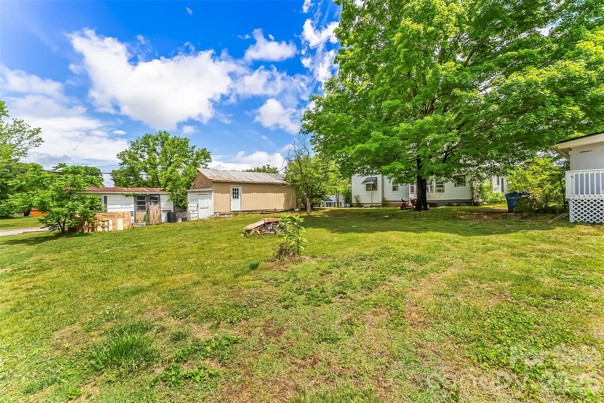 137 12th Street NW — Hickory