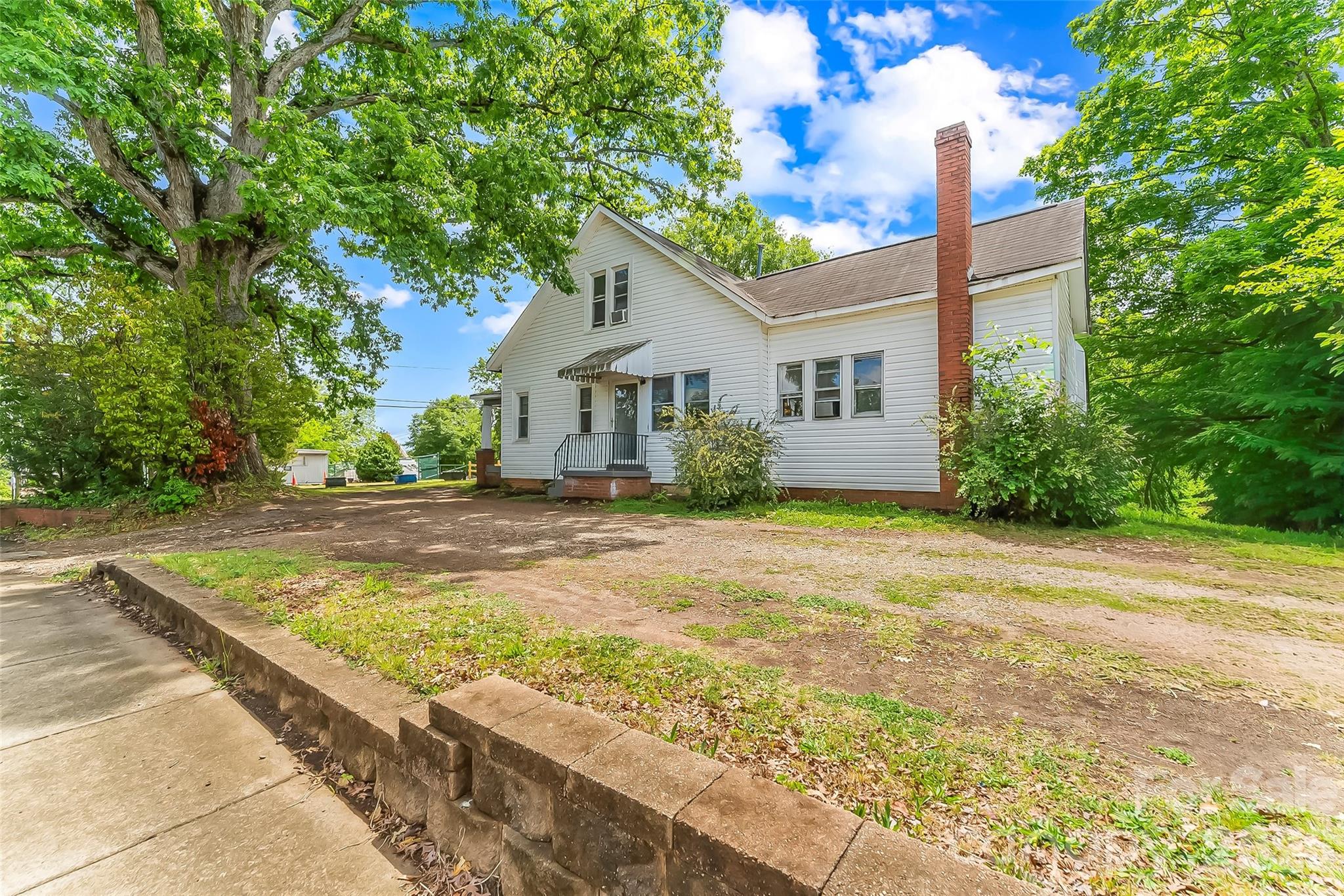 137 12th Street NW — Hickory