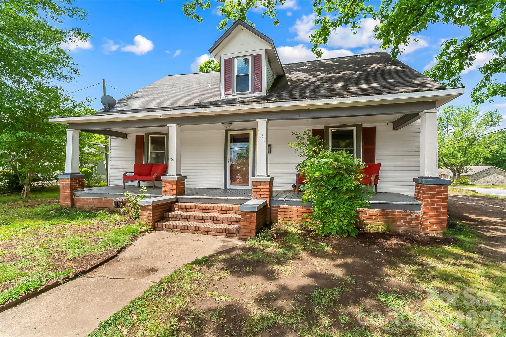 137 12th Street NW — Hickory