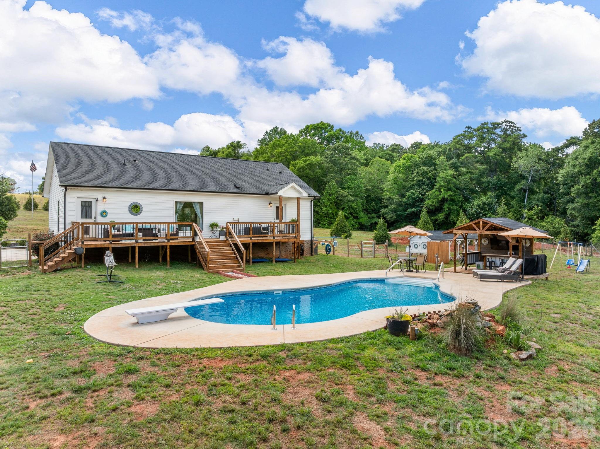 1076 Mcswain Road — Chesnee
