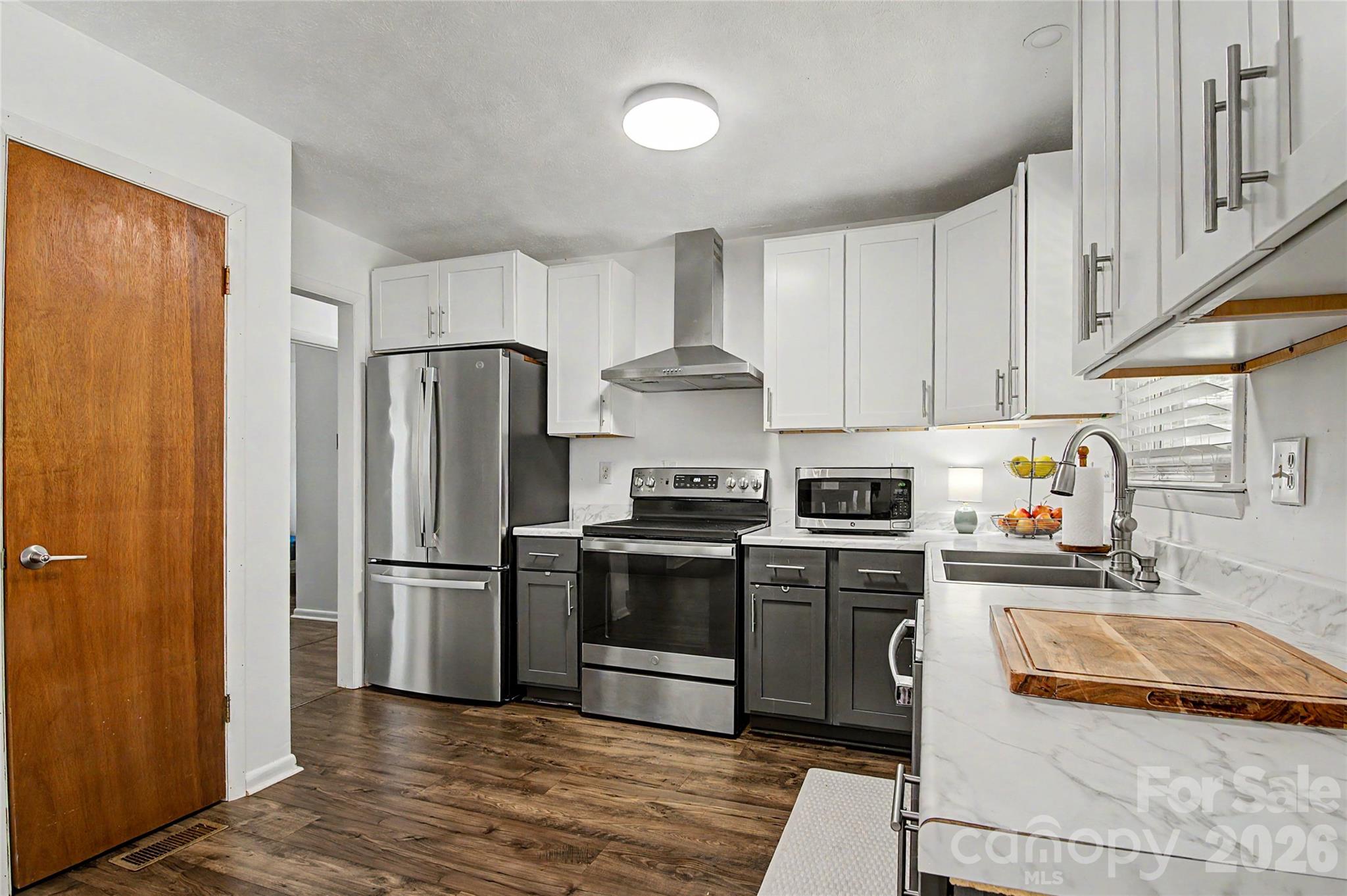 155 Chestnut Place — Arden