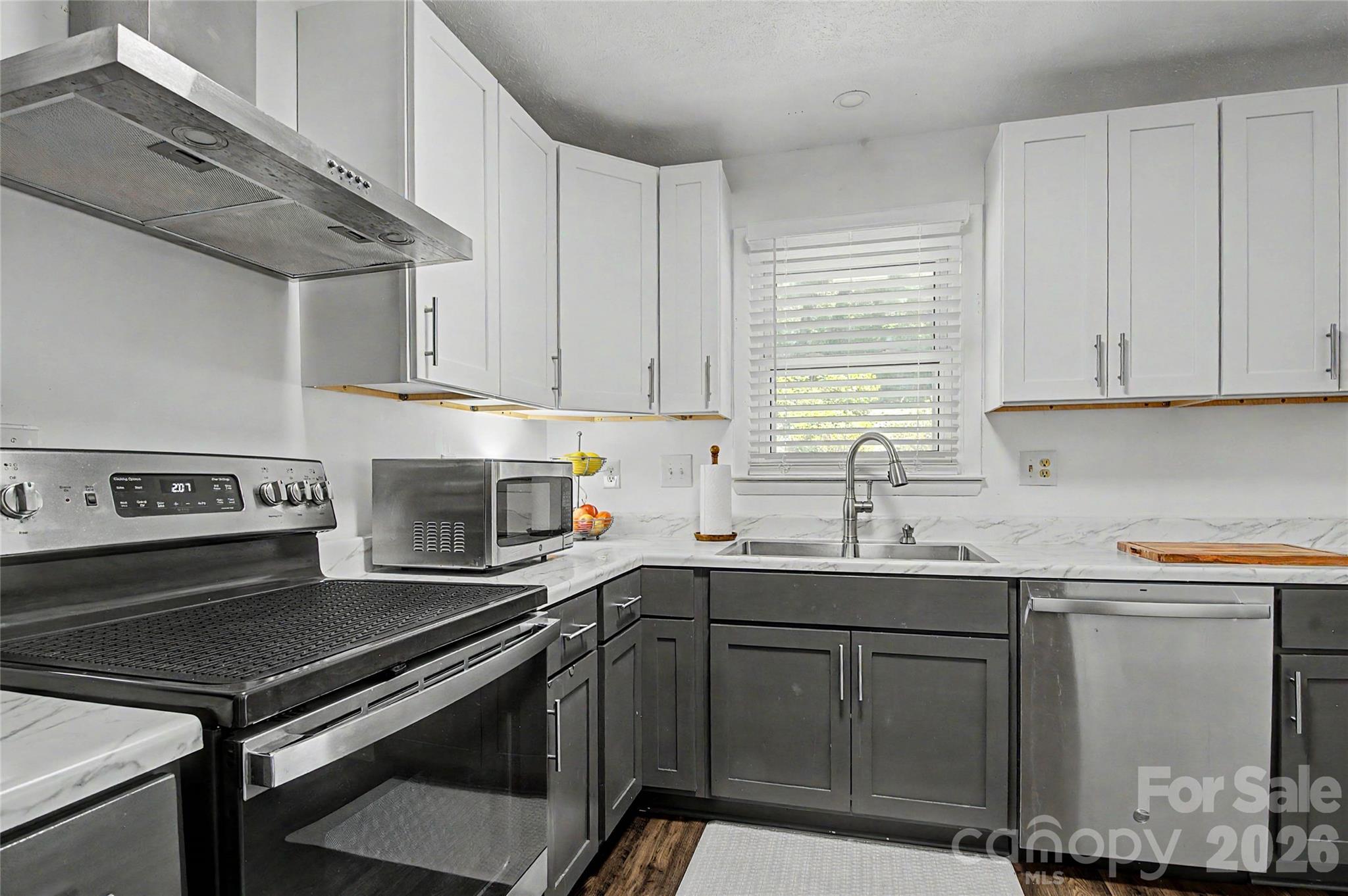155 Chestnut Place — Arden