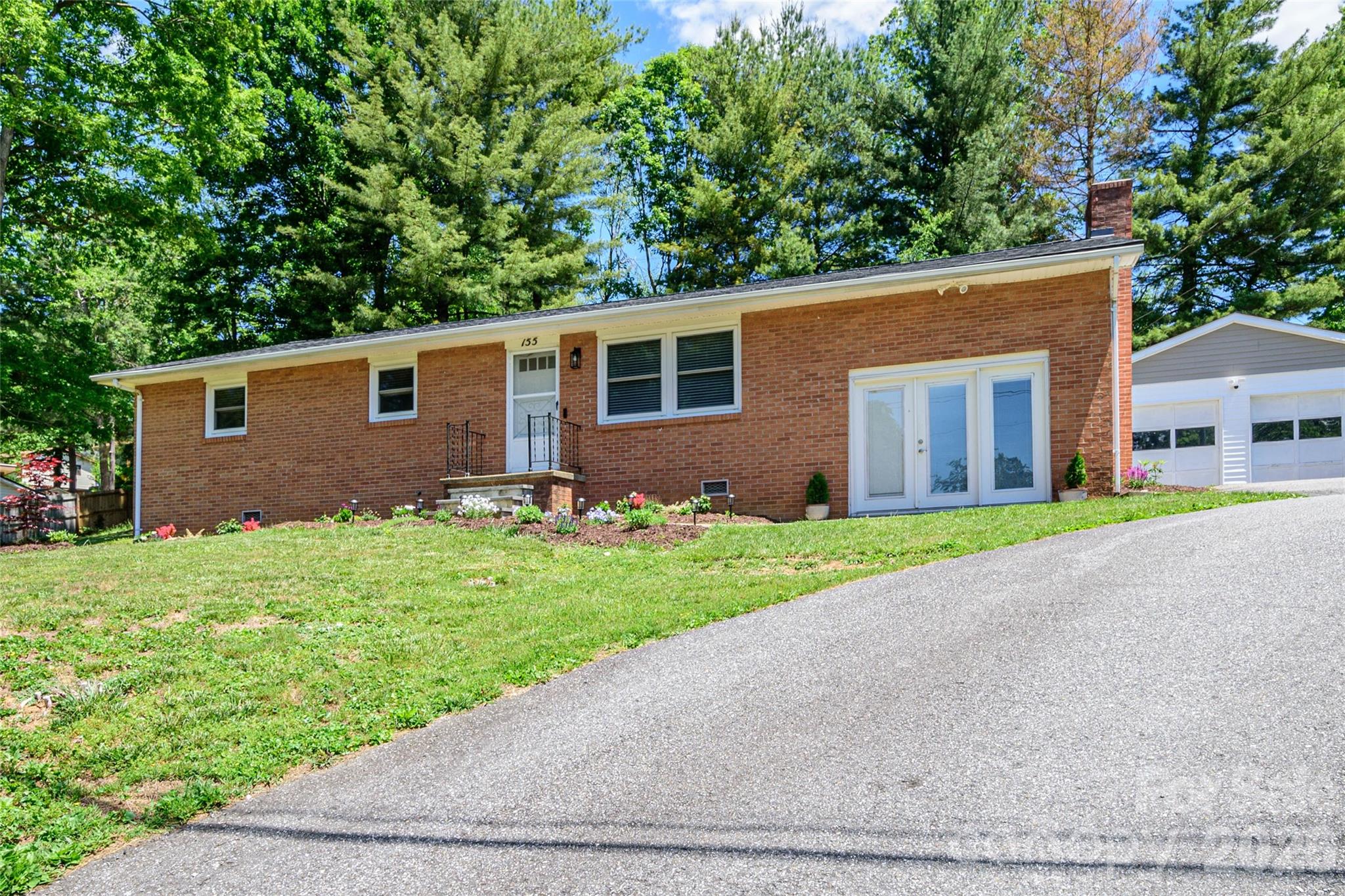 155 Chestnut Place — Arden