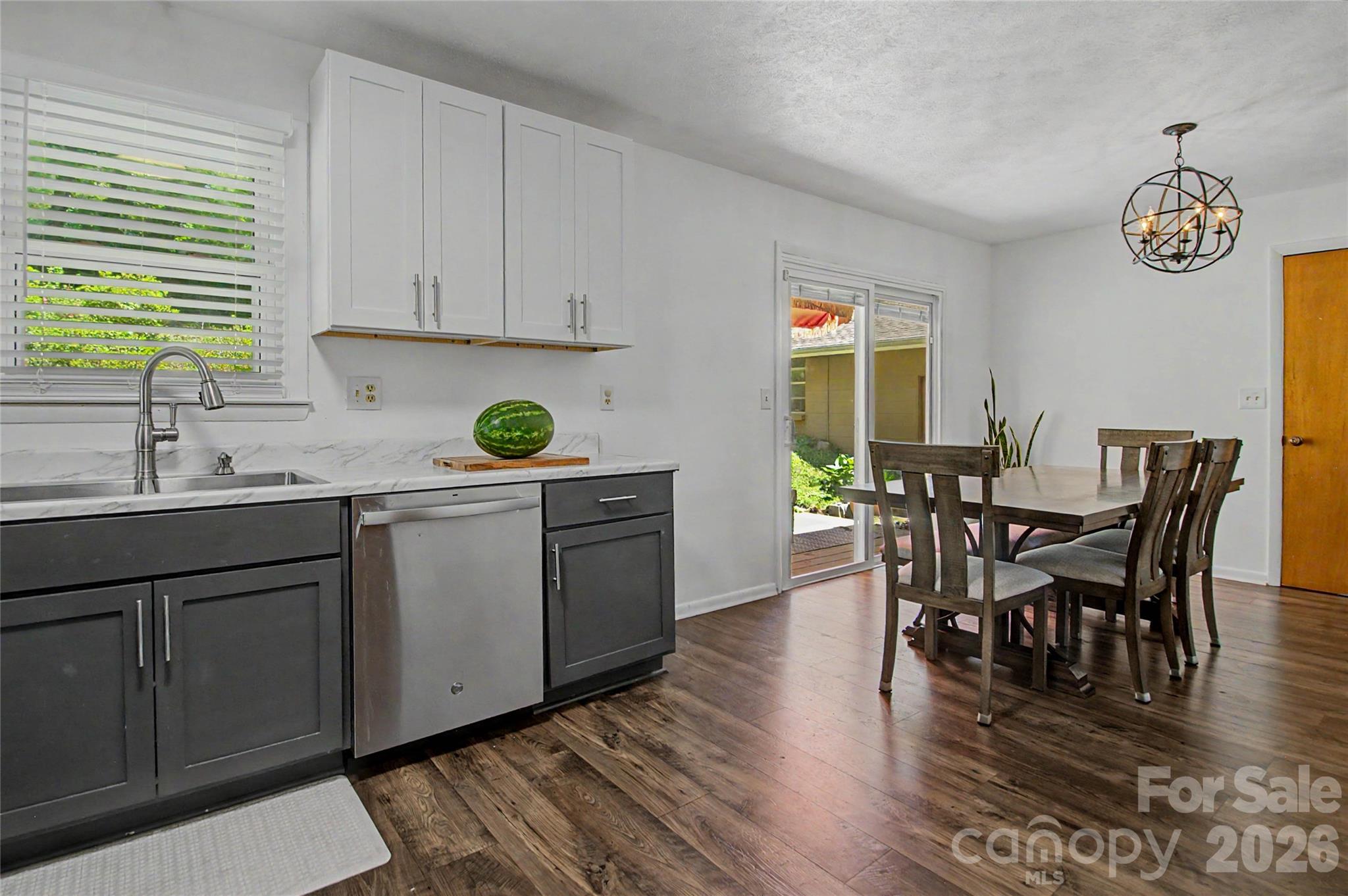 155 Chestnut Place — Arden