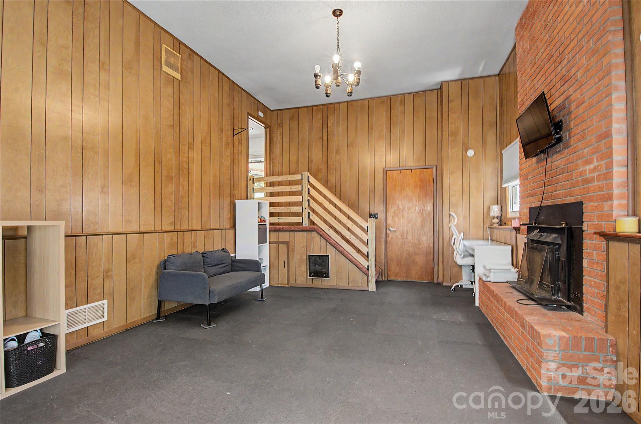 155 Chestnut Place — Arden