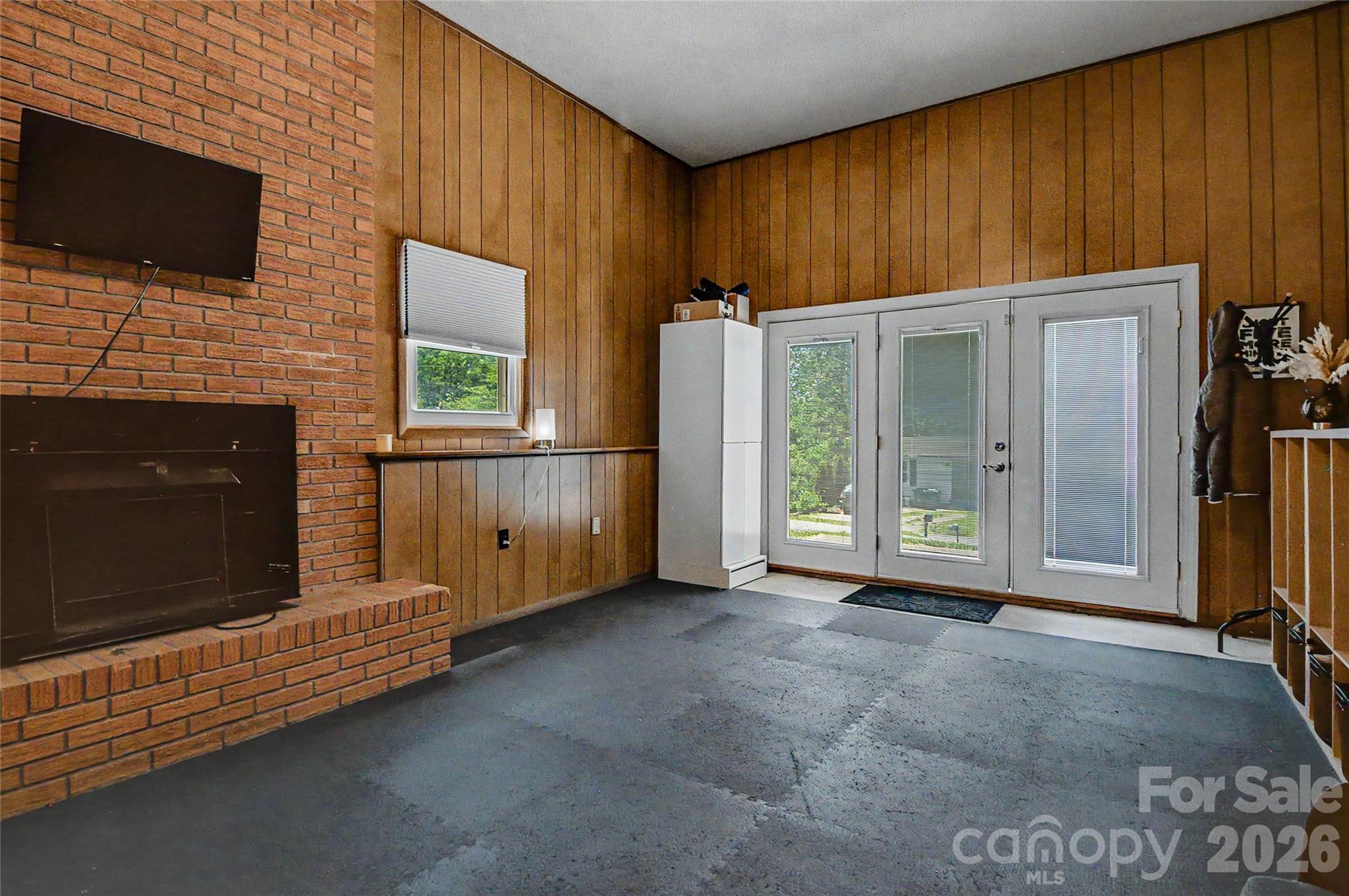 155 Chestnut Place — Arden