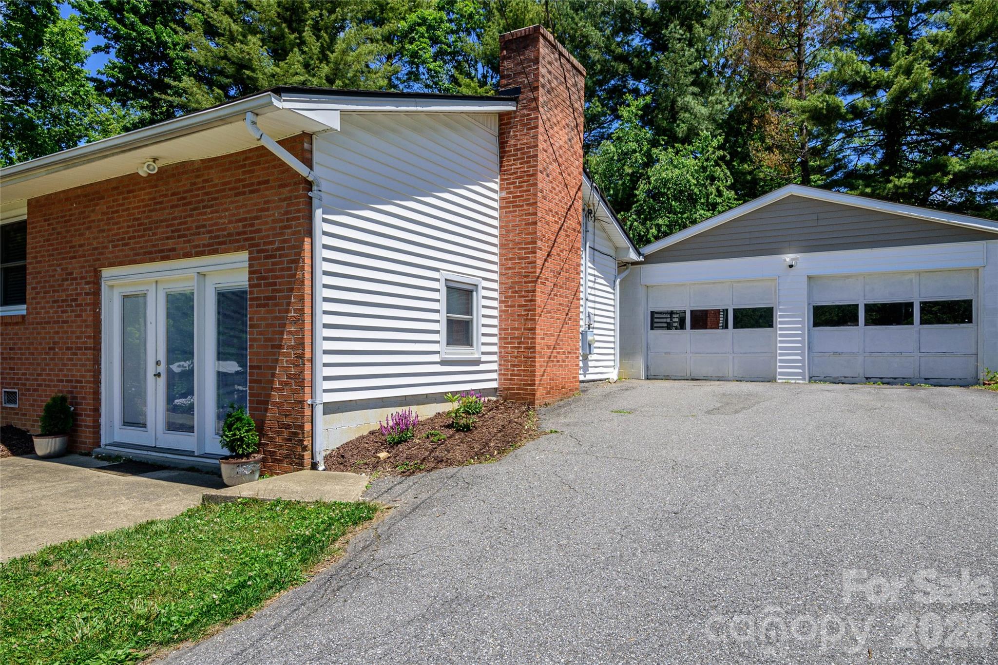 155 Chestnut Place — Arden