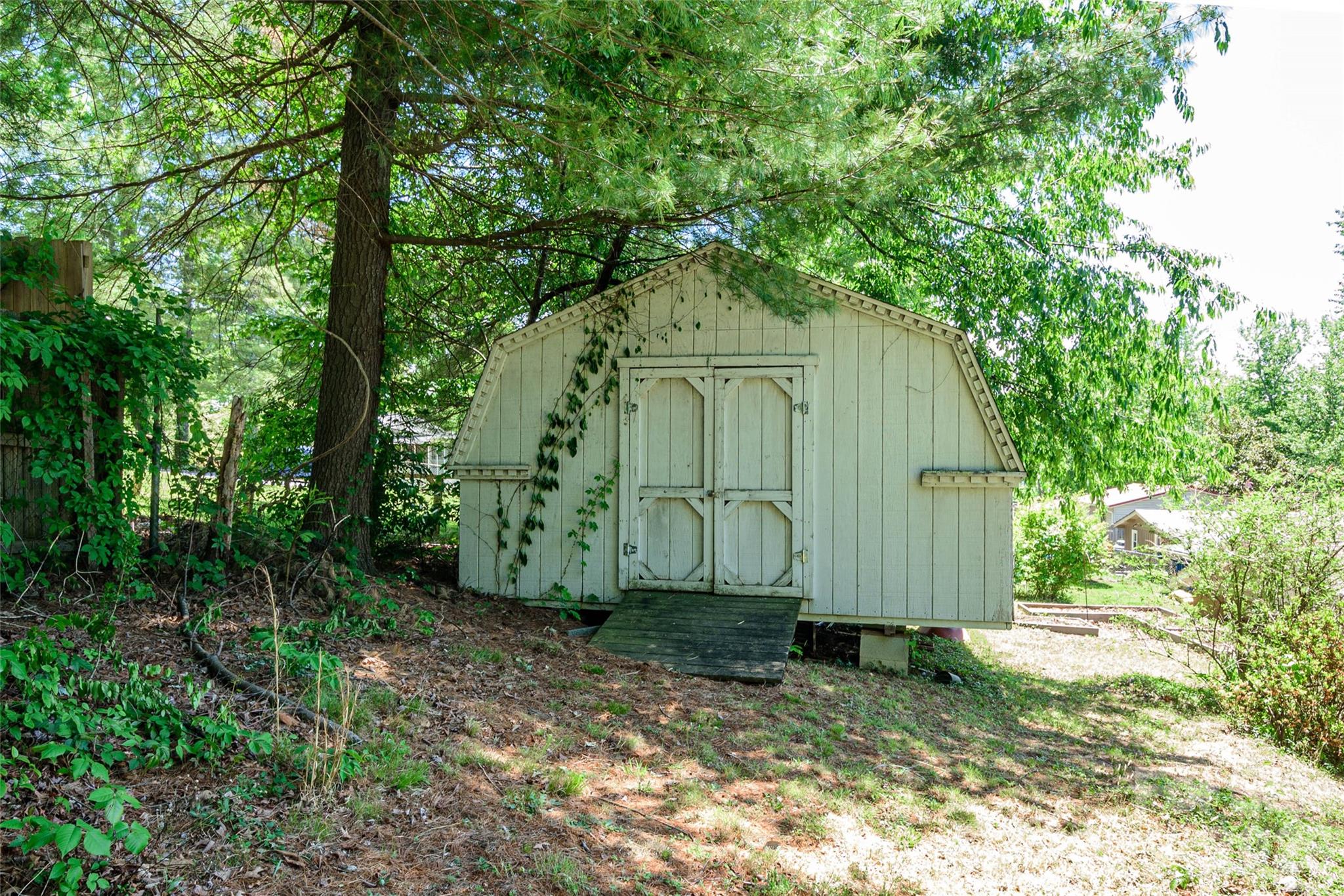 155 Chestnut Place — Arden