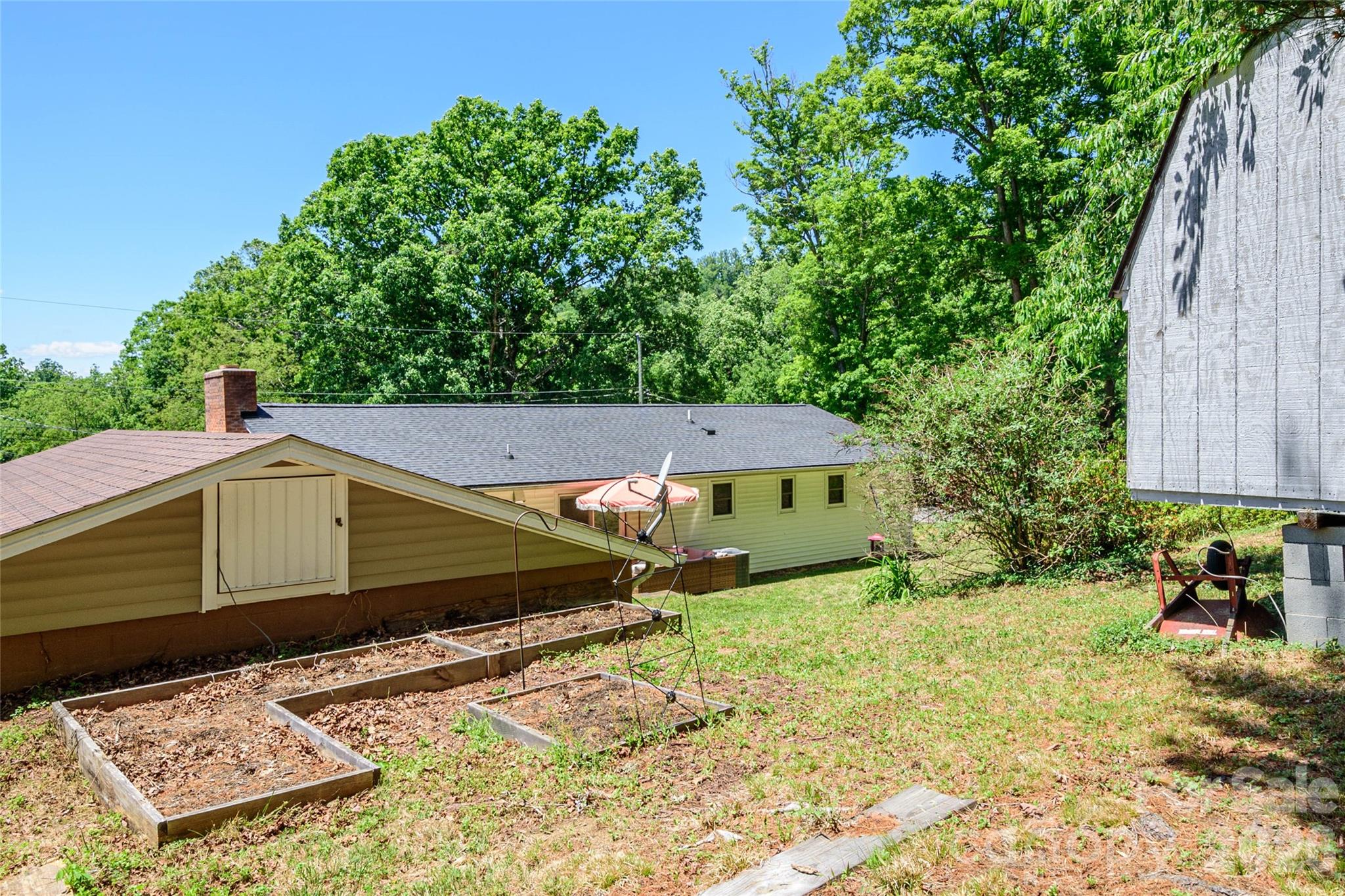 155 Chestnut Place — Arden