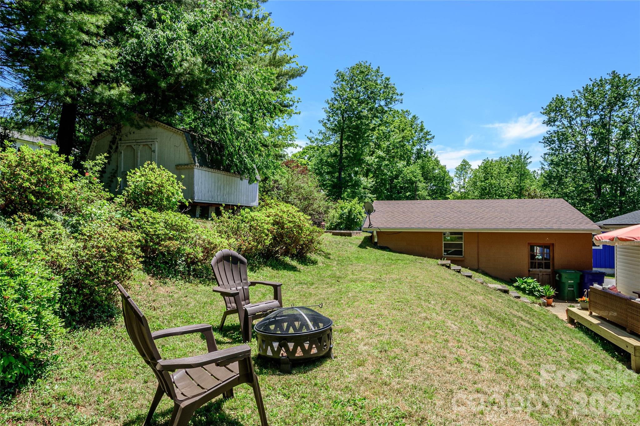 155 Chestnut Place — Arden