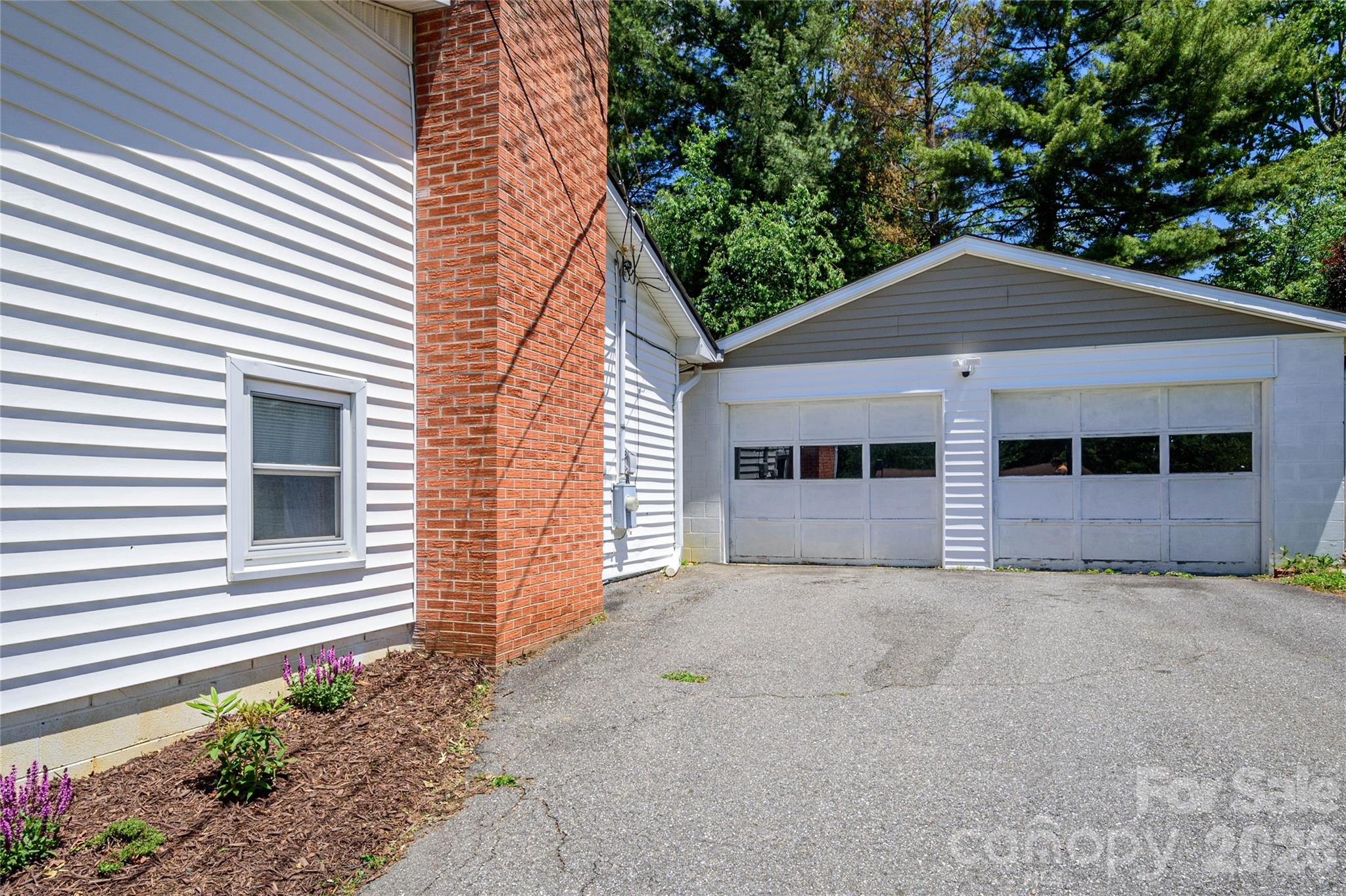 155 Chestnut Place — Arden