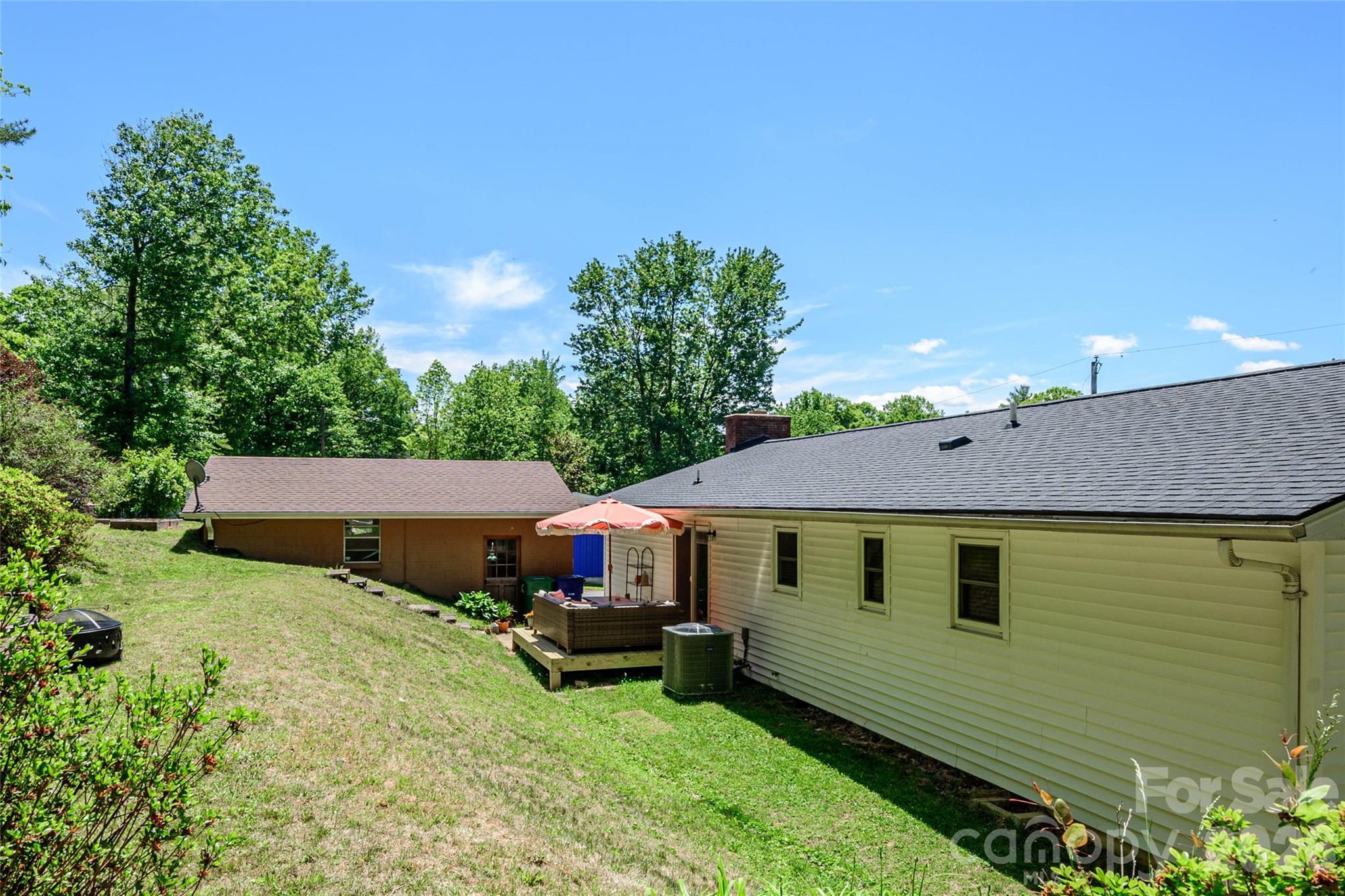 155 Chestnut Place — Arden
