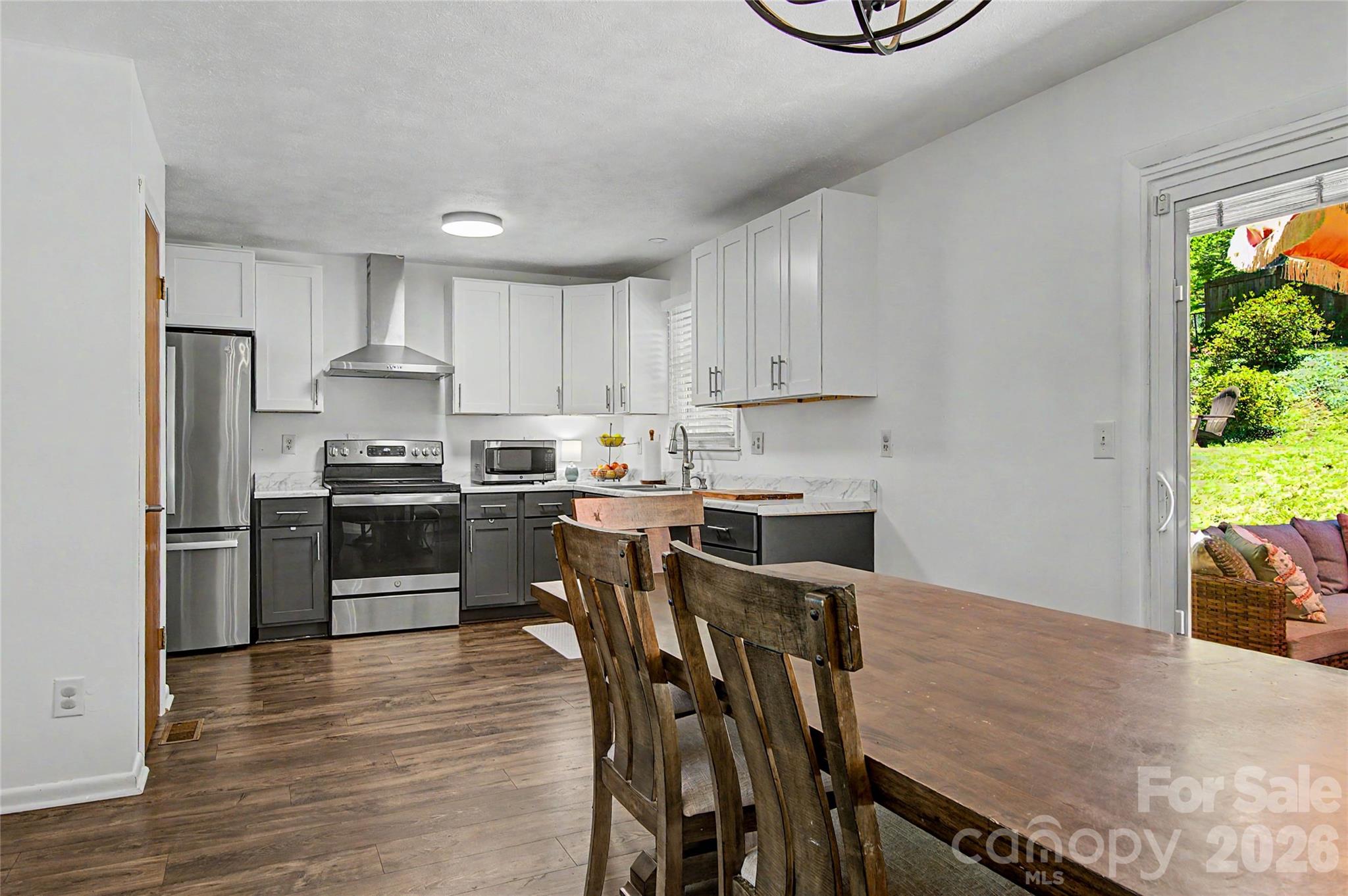 155 Chestnut Place — Arden