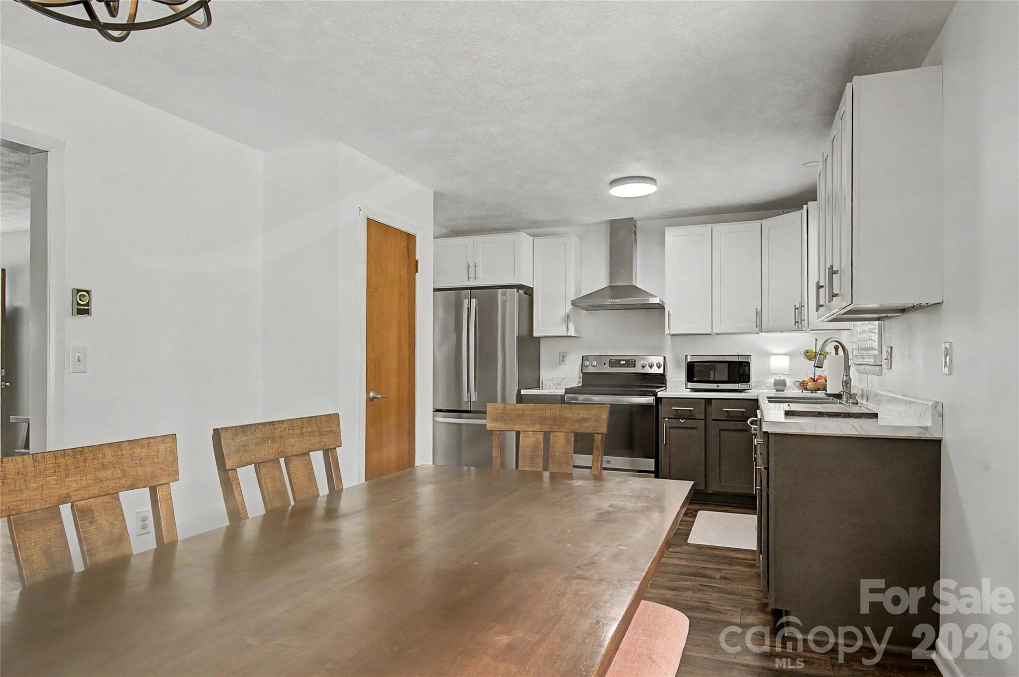 155 Chestnut Place — Arden