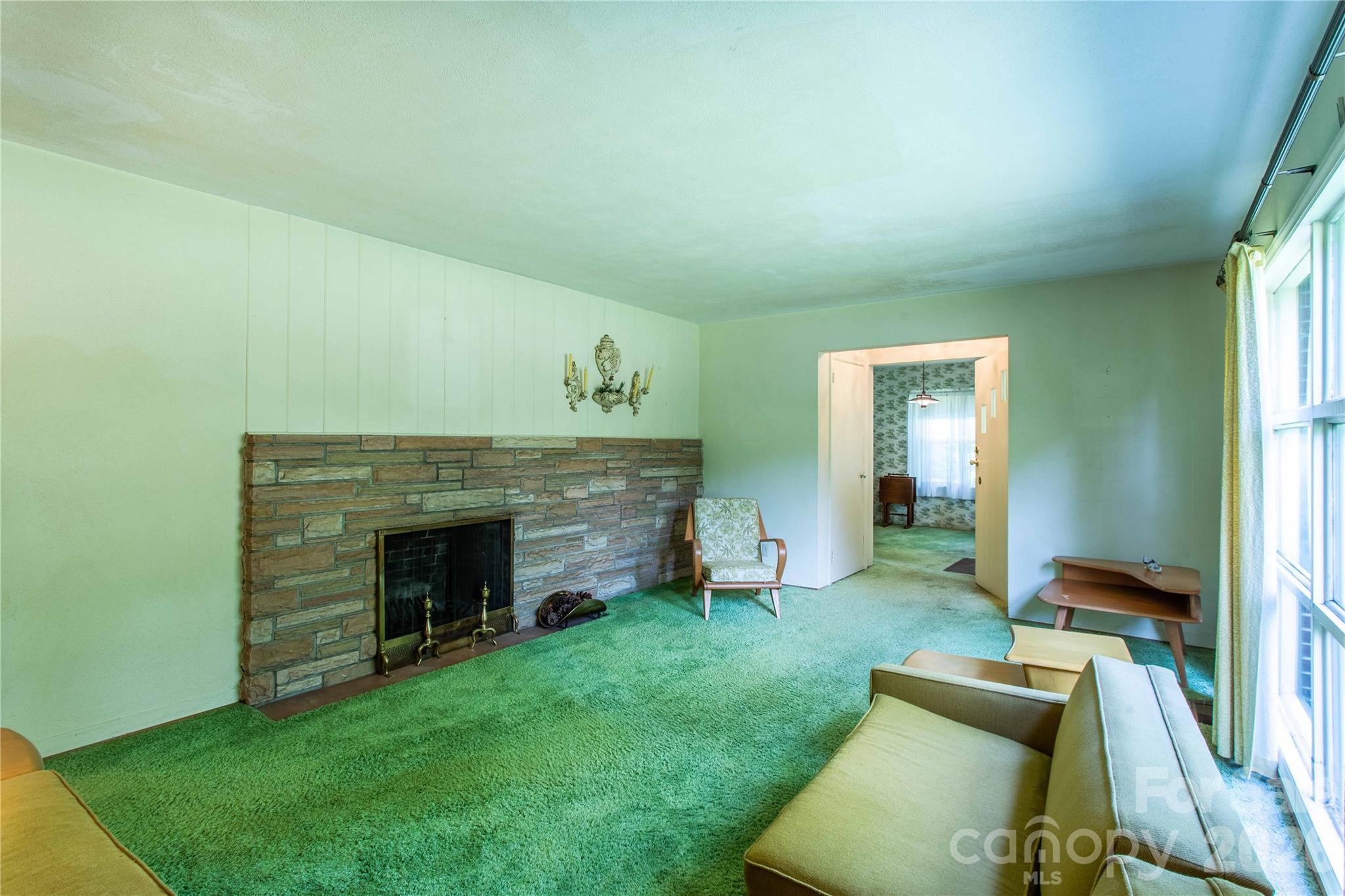 3004 Kanuga Road — Hendersonville