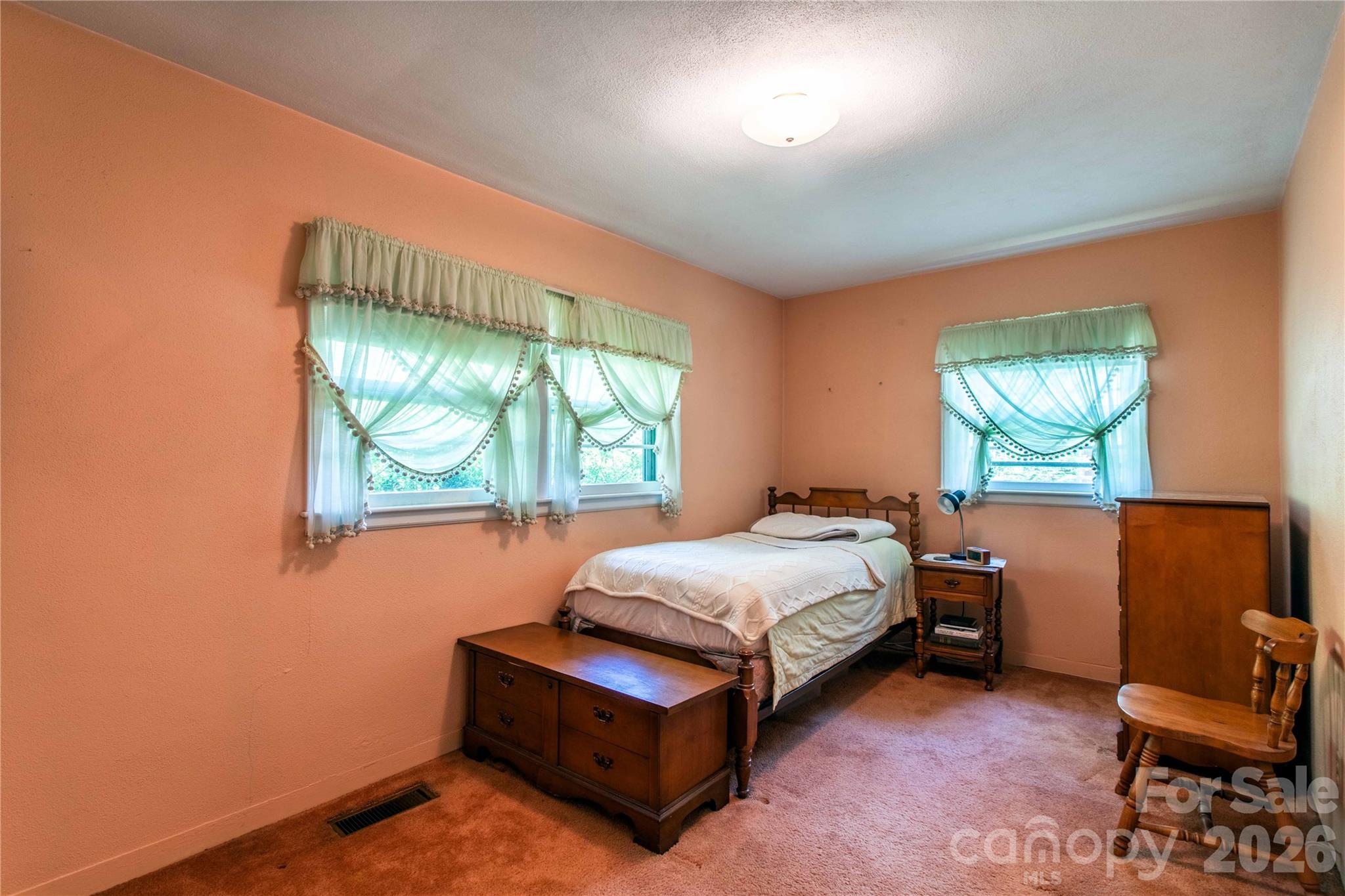 3004 Kanuga Road — Hendersonville
