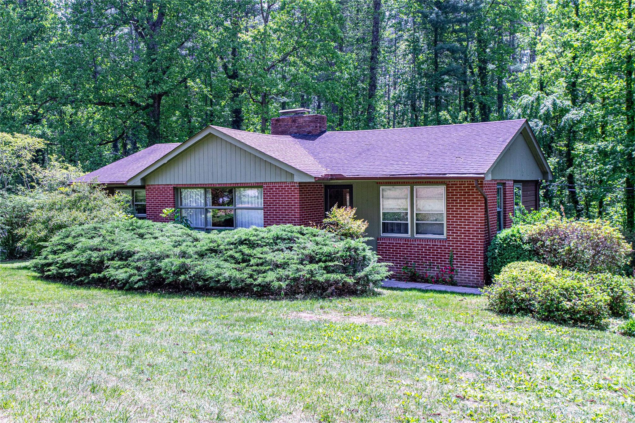3004 Kanuga Road — Hendersonville