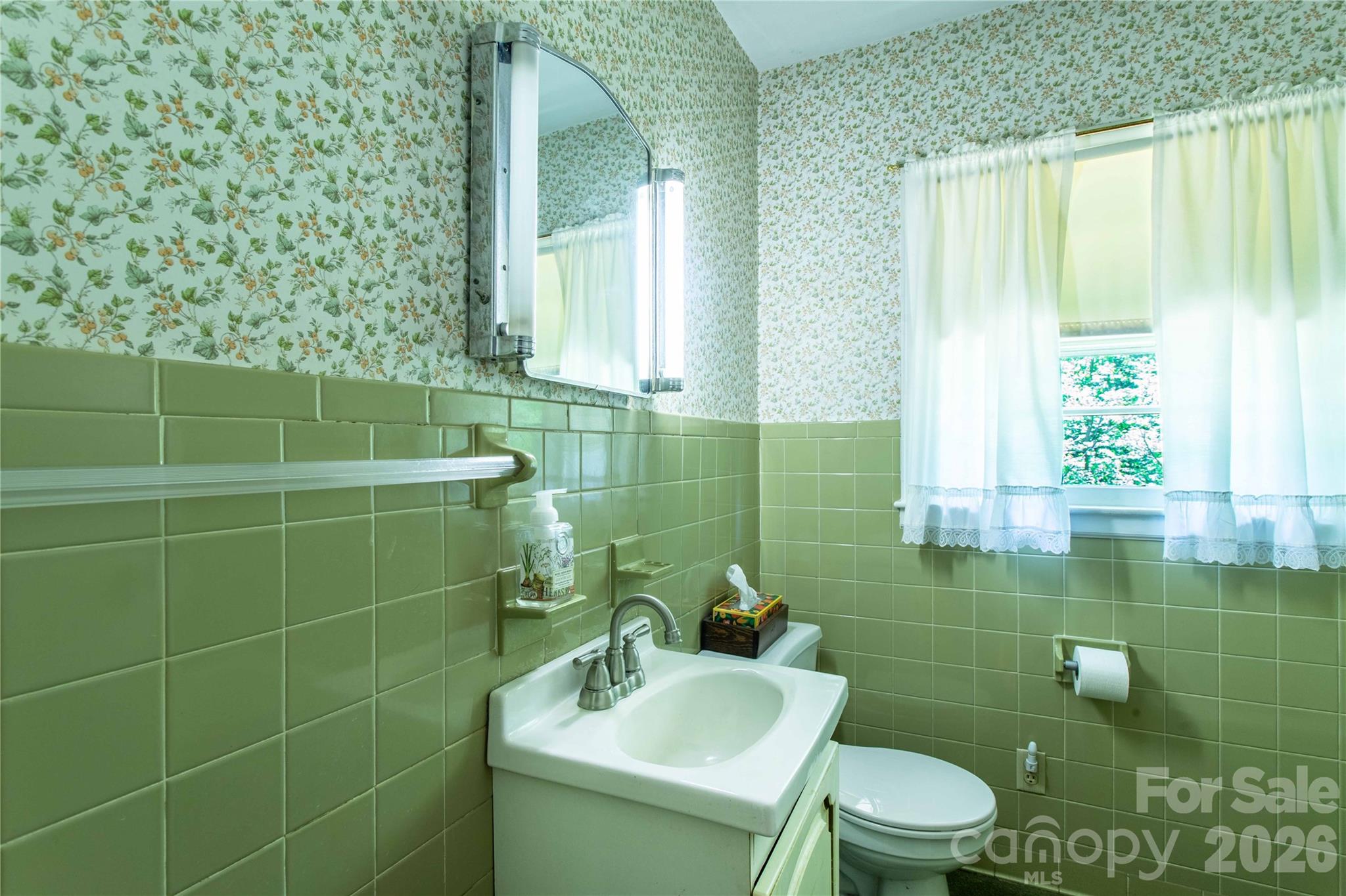 3004 Kanuga Road — Hendersonville