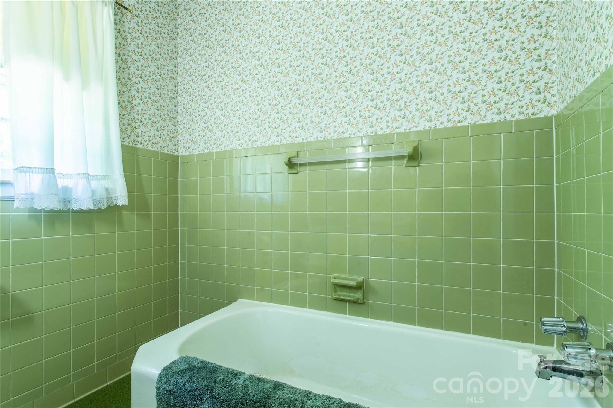 3004 Kanuga Road — Hendersonville