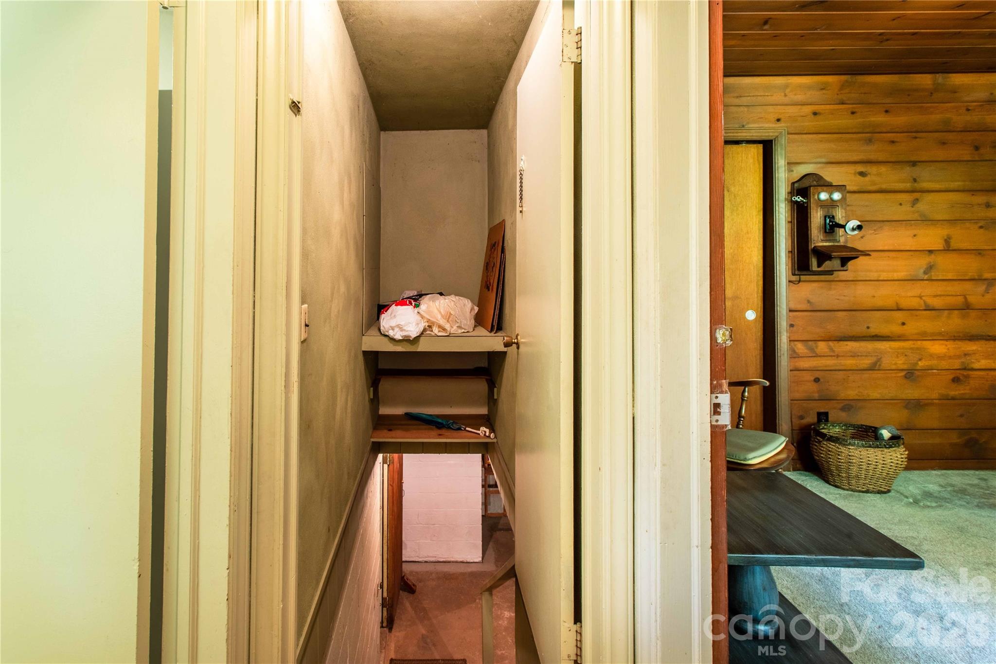 3004 Kanuga Road — Hendersonville