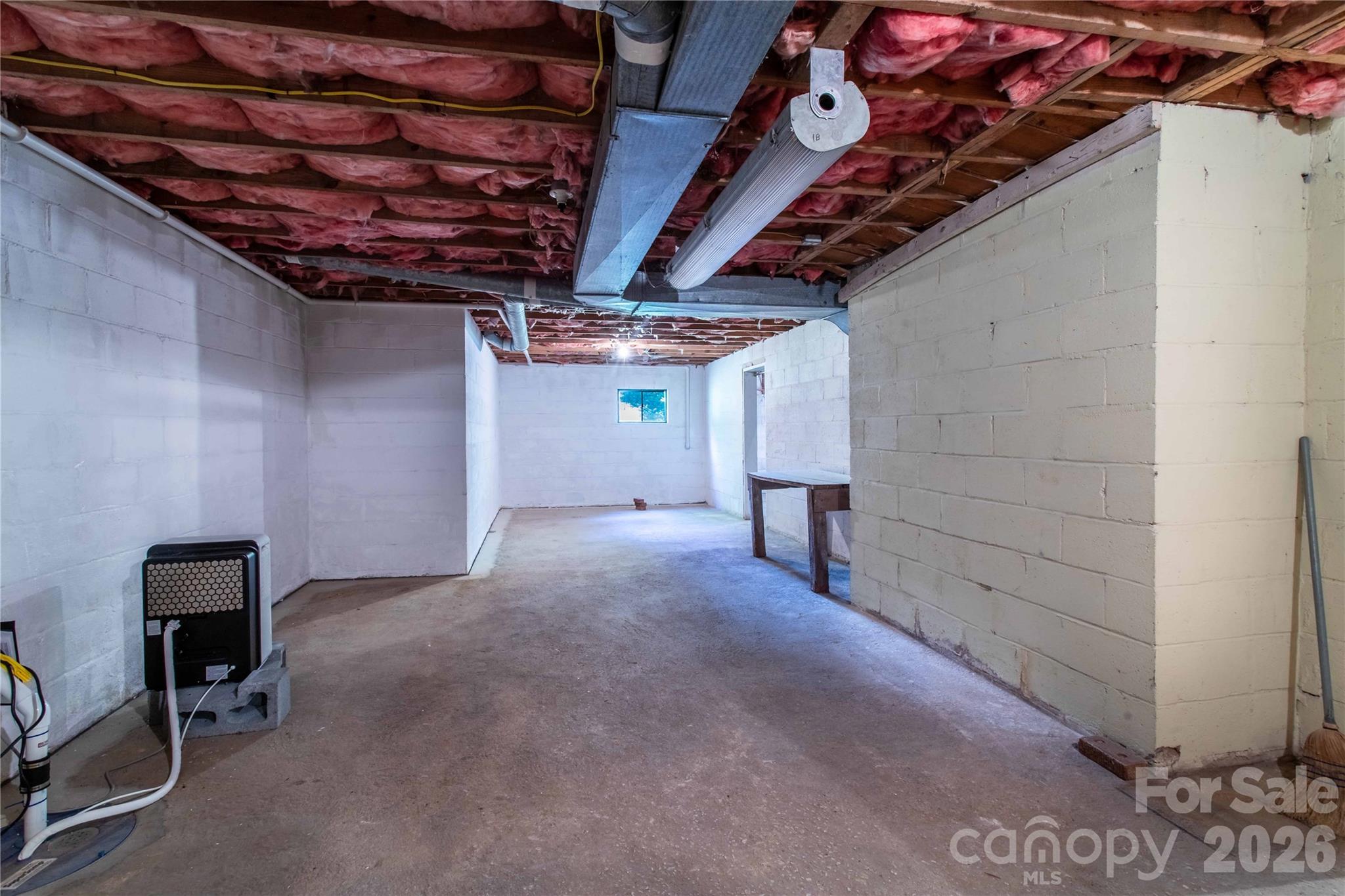 3004 Kanuga Road — Hendersonville