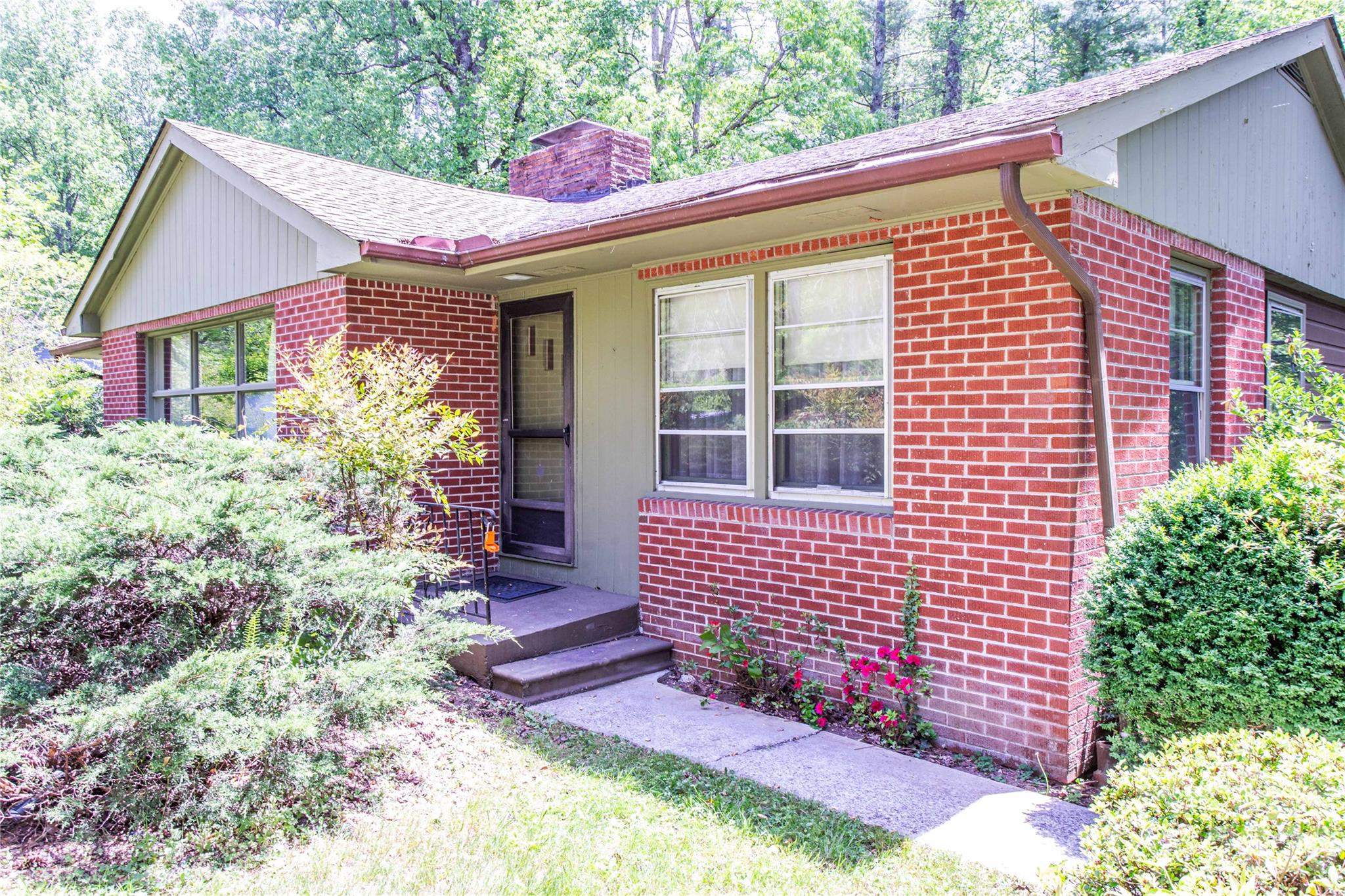 3004 Kanuga Road — Hendersonville