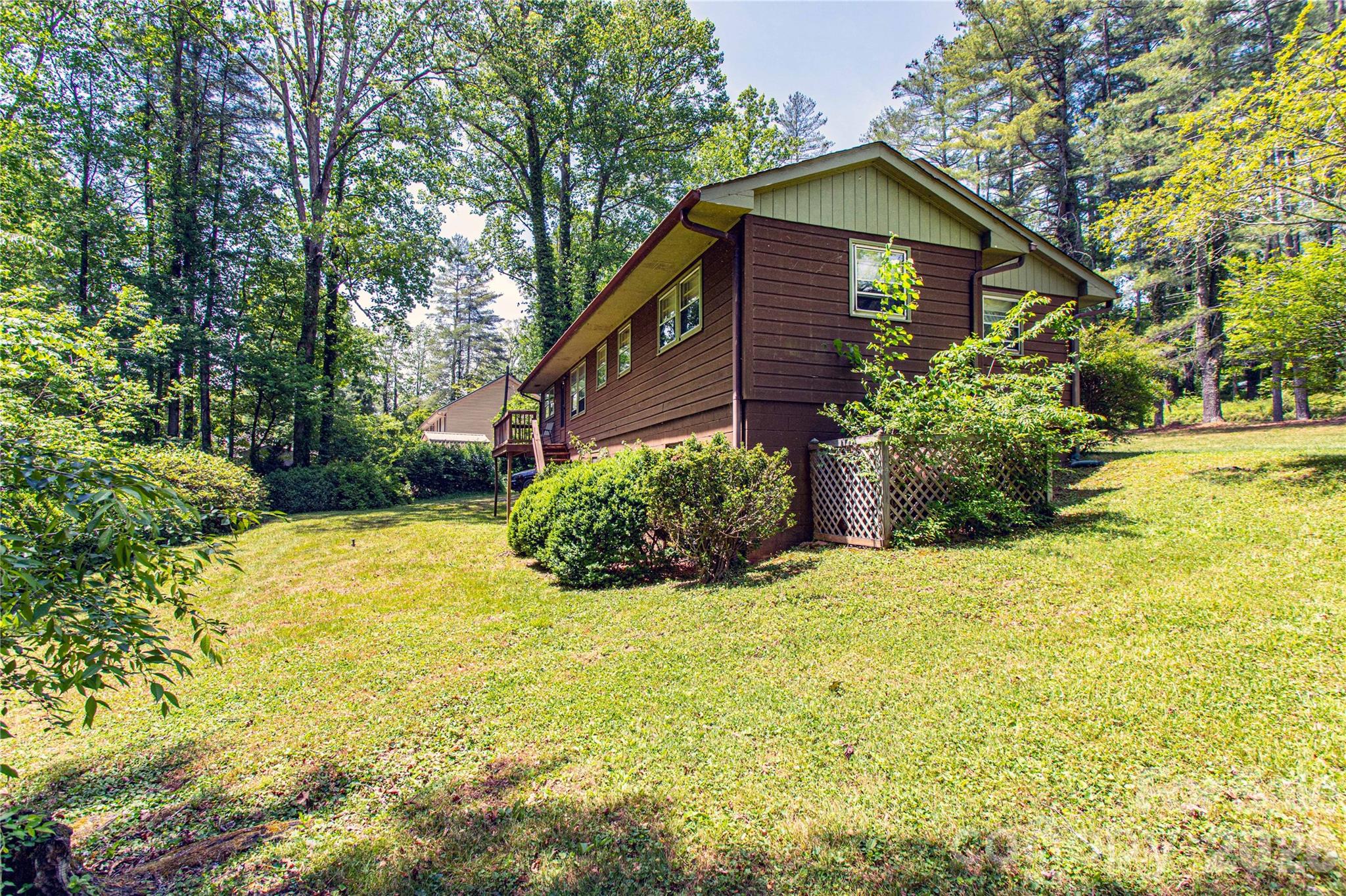 3004 Kanuga Road — Hendersonville