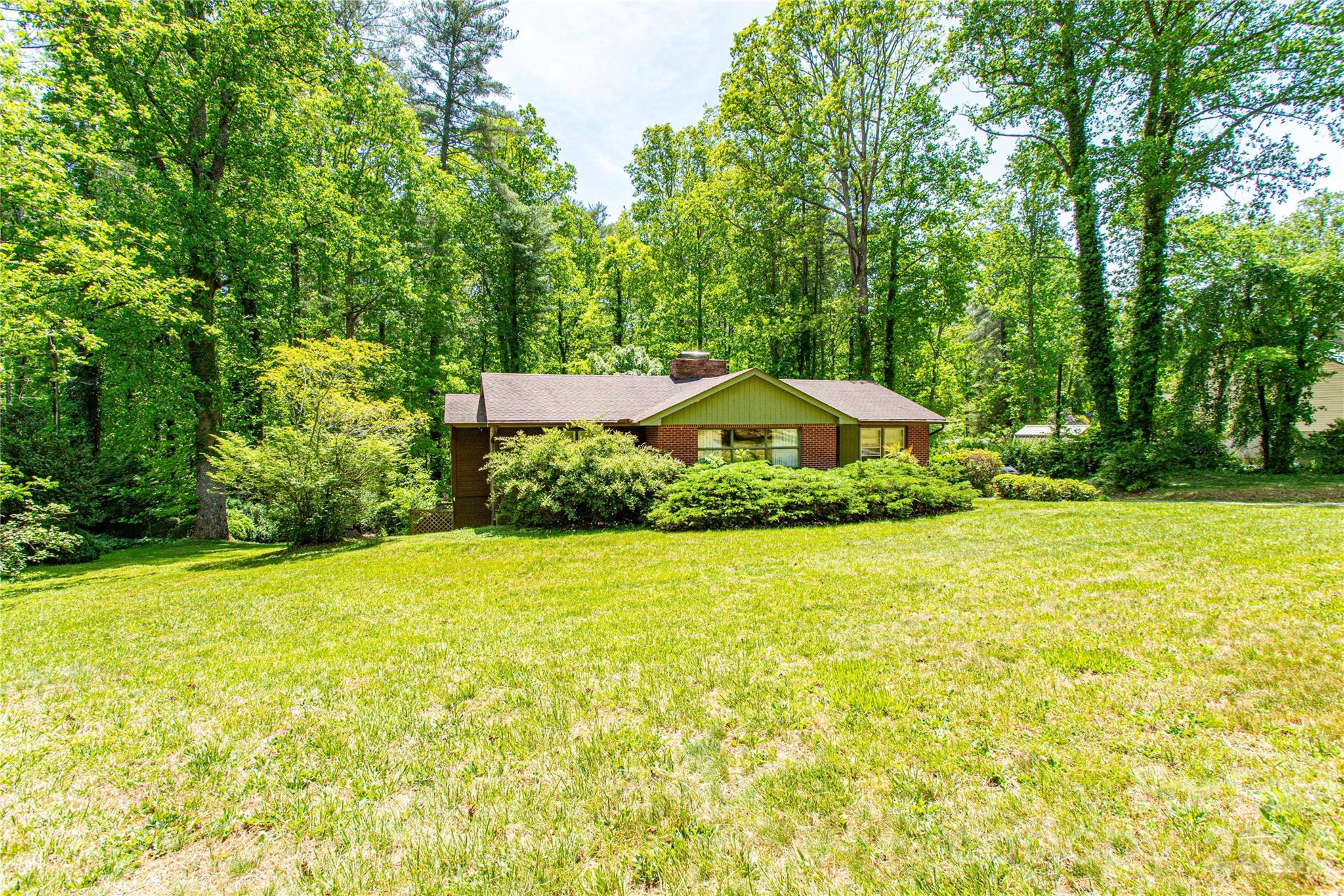 3004 Kanuga Road — Hendersonville