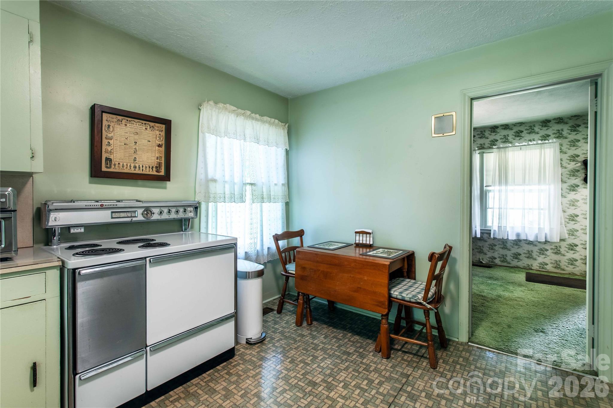 3004 Kanuga Road — Hendersonville
