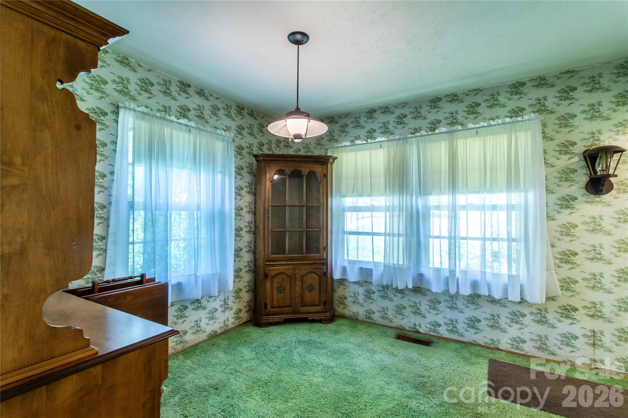 3004 Kanuga Road — Hendersonville