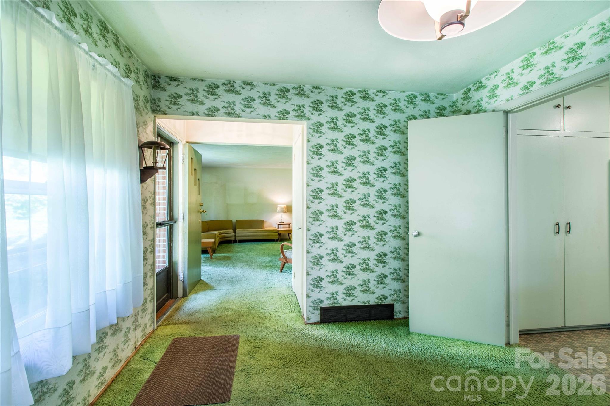 3004 Kanuga Road — Hendersonville