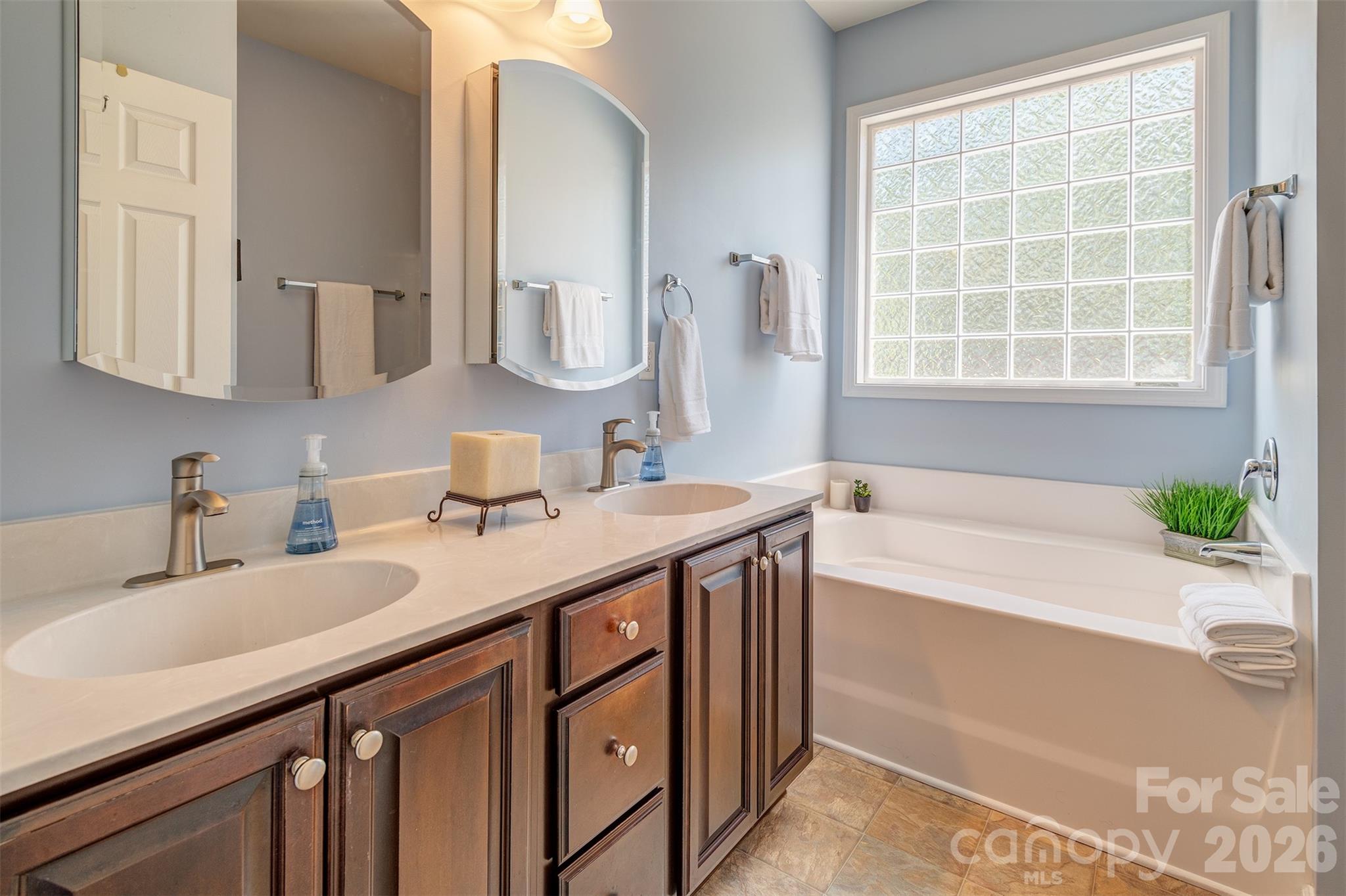 7 Breyerton Court — Asheville