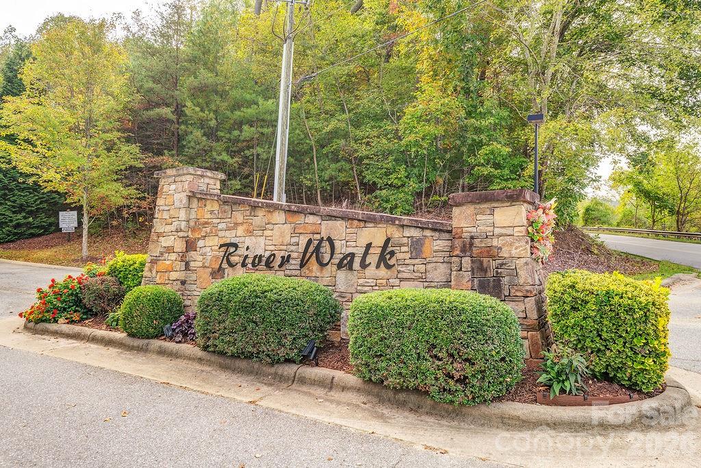 7 Breyerton Court — Asheville