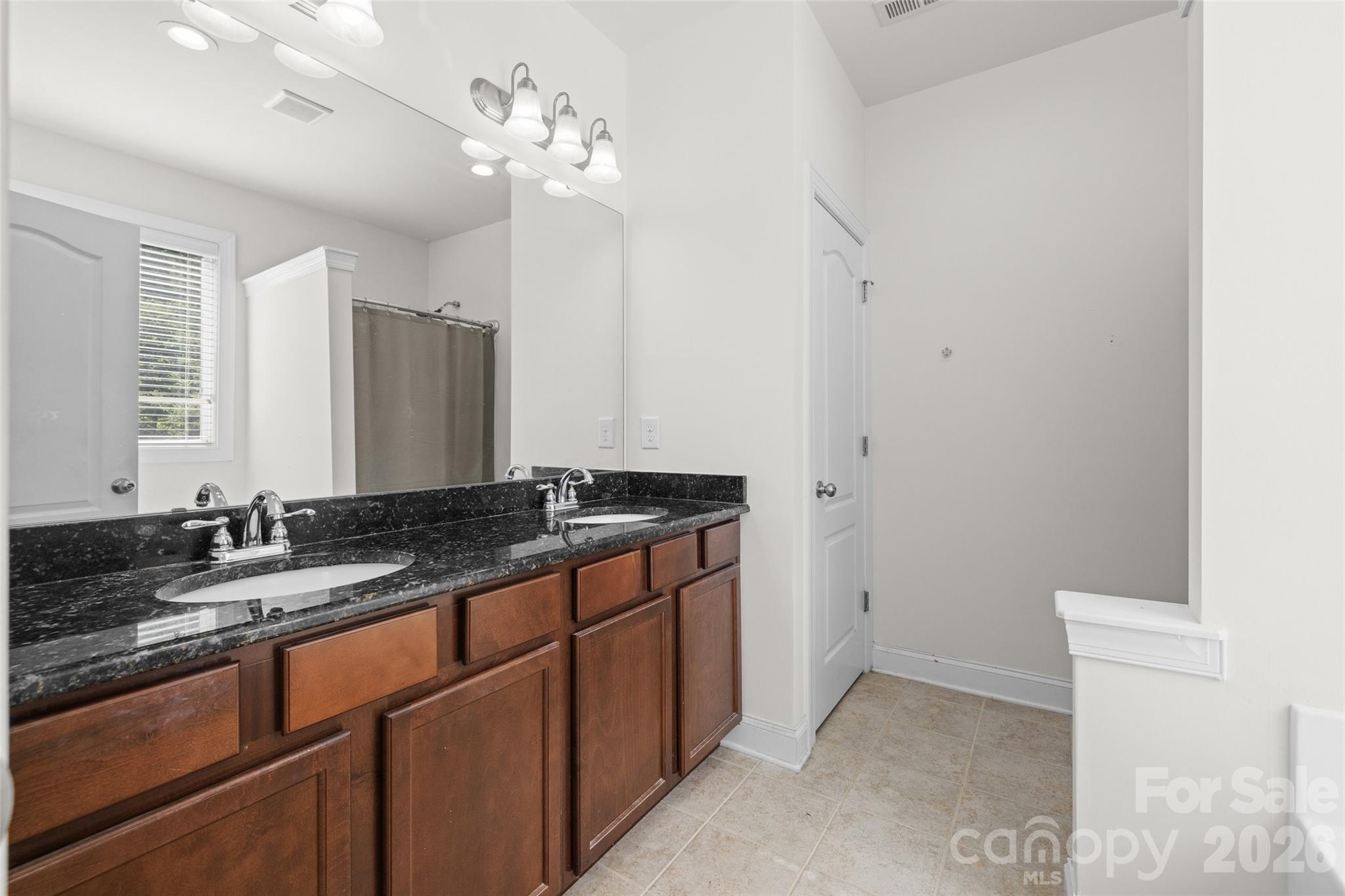 578 Daventry Court — Clover