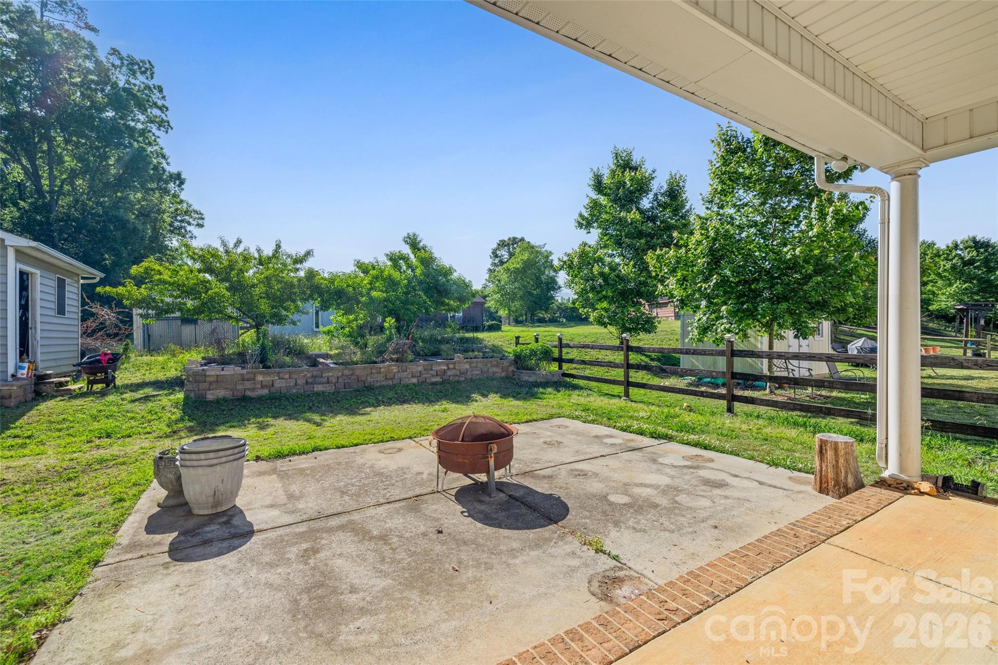578 Daventry Court — Clover