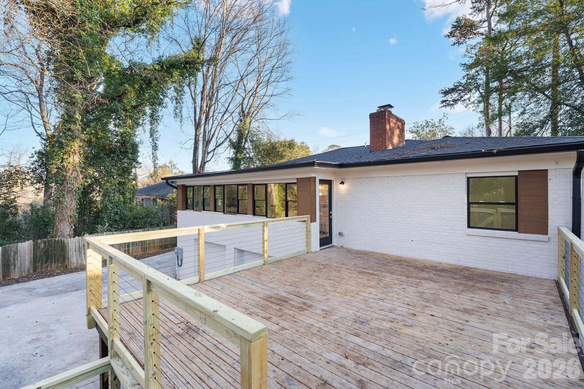 911 E Woodlawn Road — Charlotte