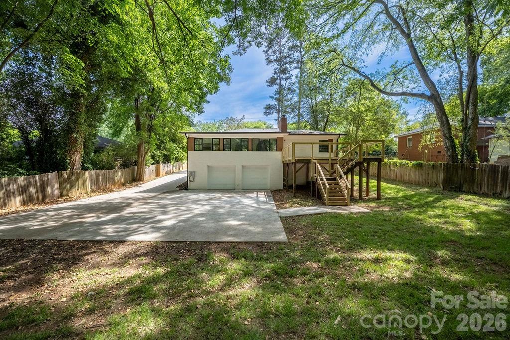 911 E Woodlawn Road — Charlotte