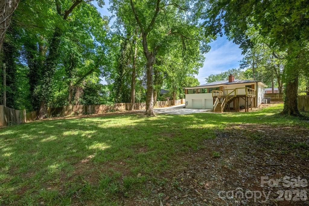 911 E Woodlawn Road — Charlotte