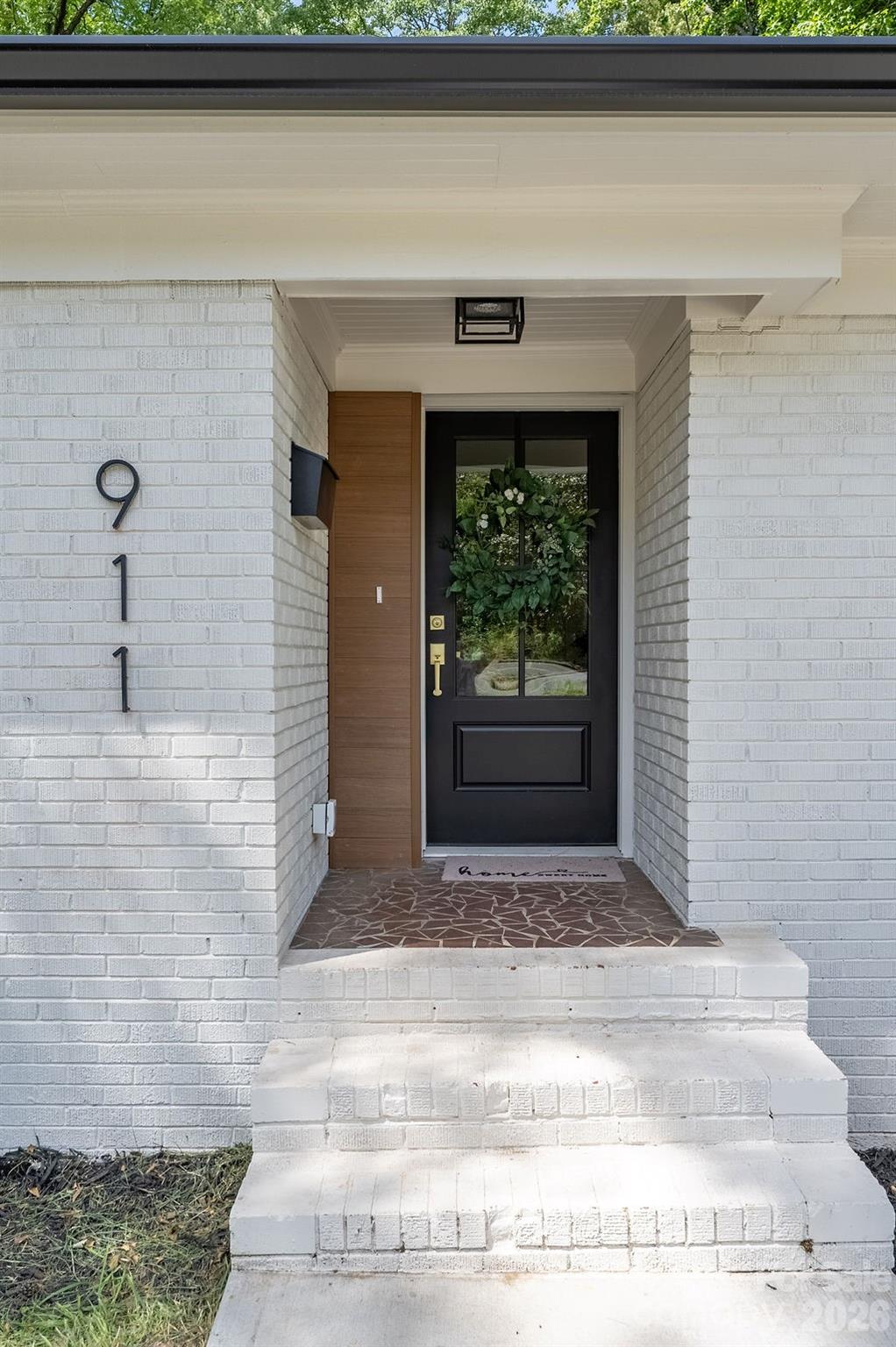 911 E Woodlawn Road — Charlotte