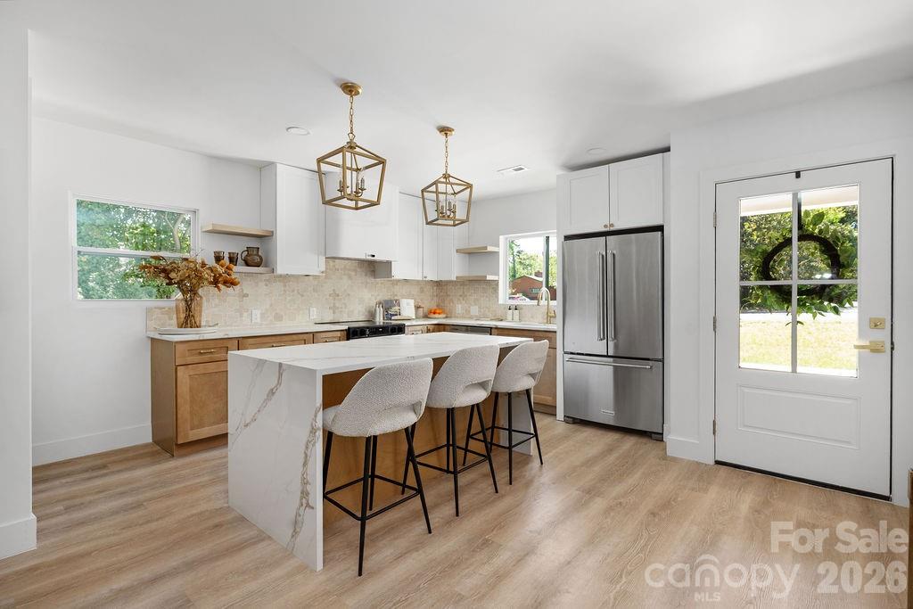911 E Woodlawn Road — Charlotte
