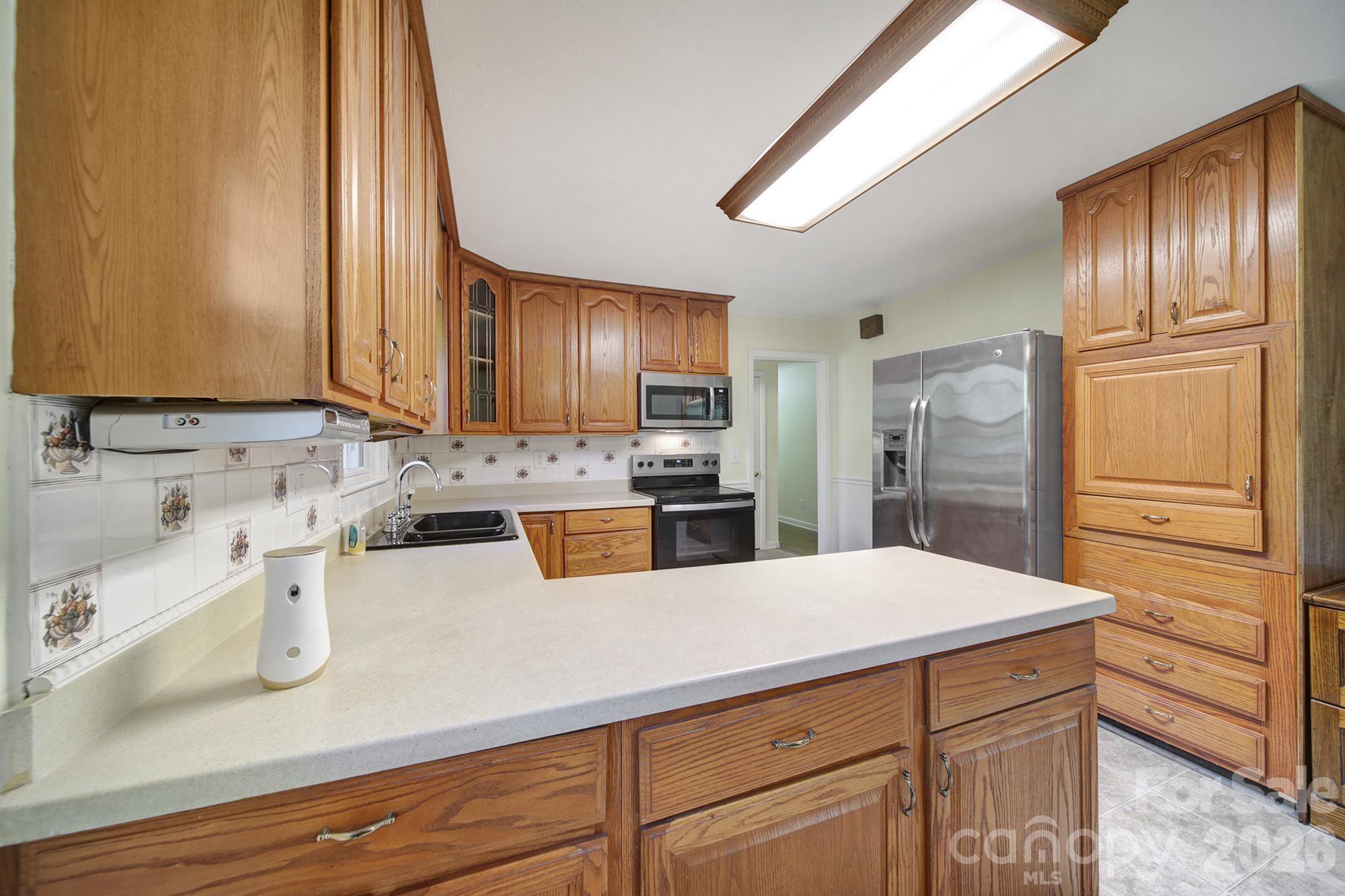 3987 Taxahaw Road — Lancaster