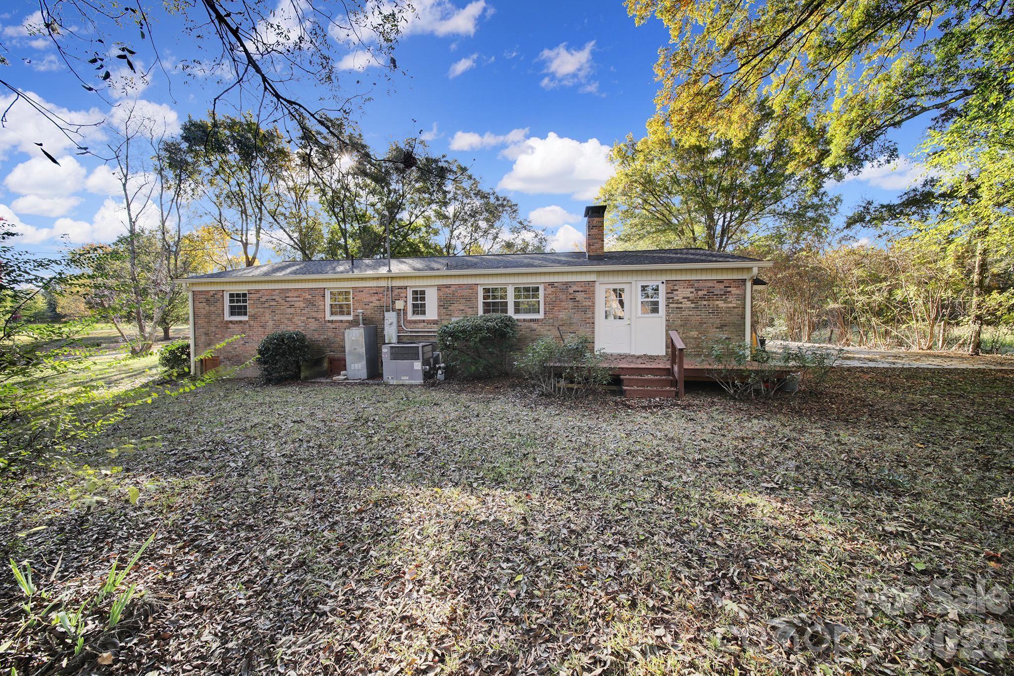 3987 Taxahaw Road — Lancaster