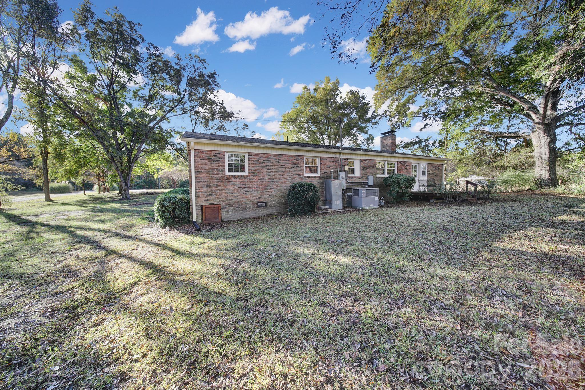 3987 Taxahaw Road — Lancaster