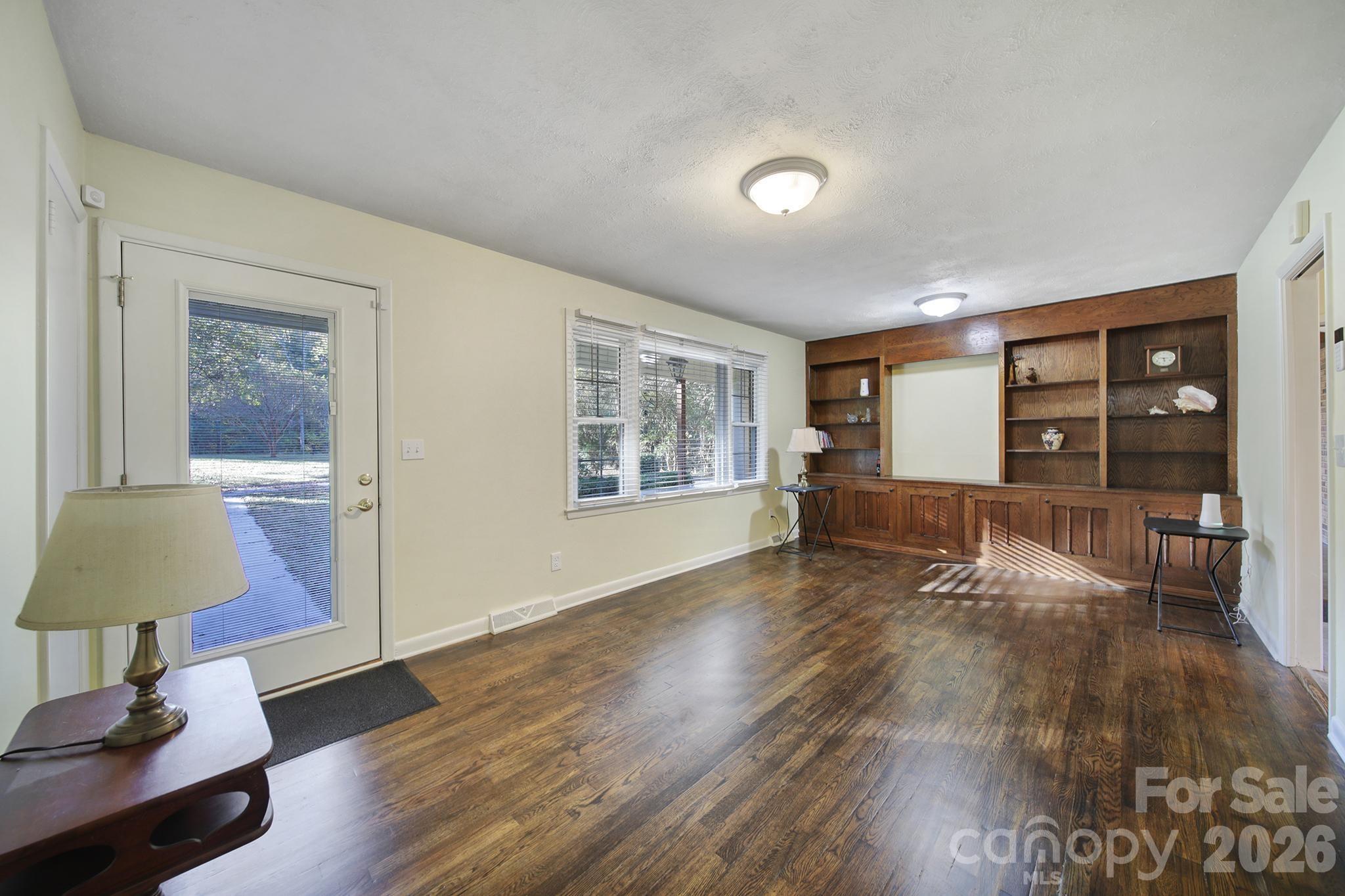 3987 Taxahaw Road — Lancaster