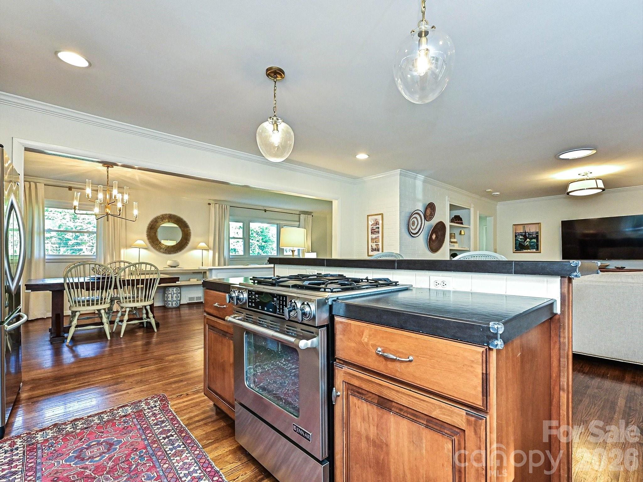 3131 Pinehurst Place — Charlotte
