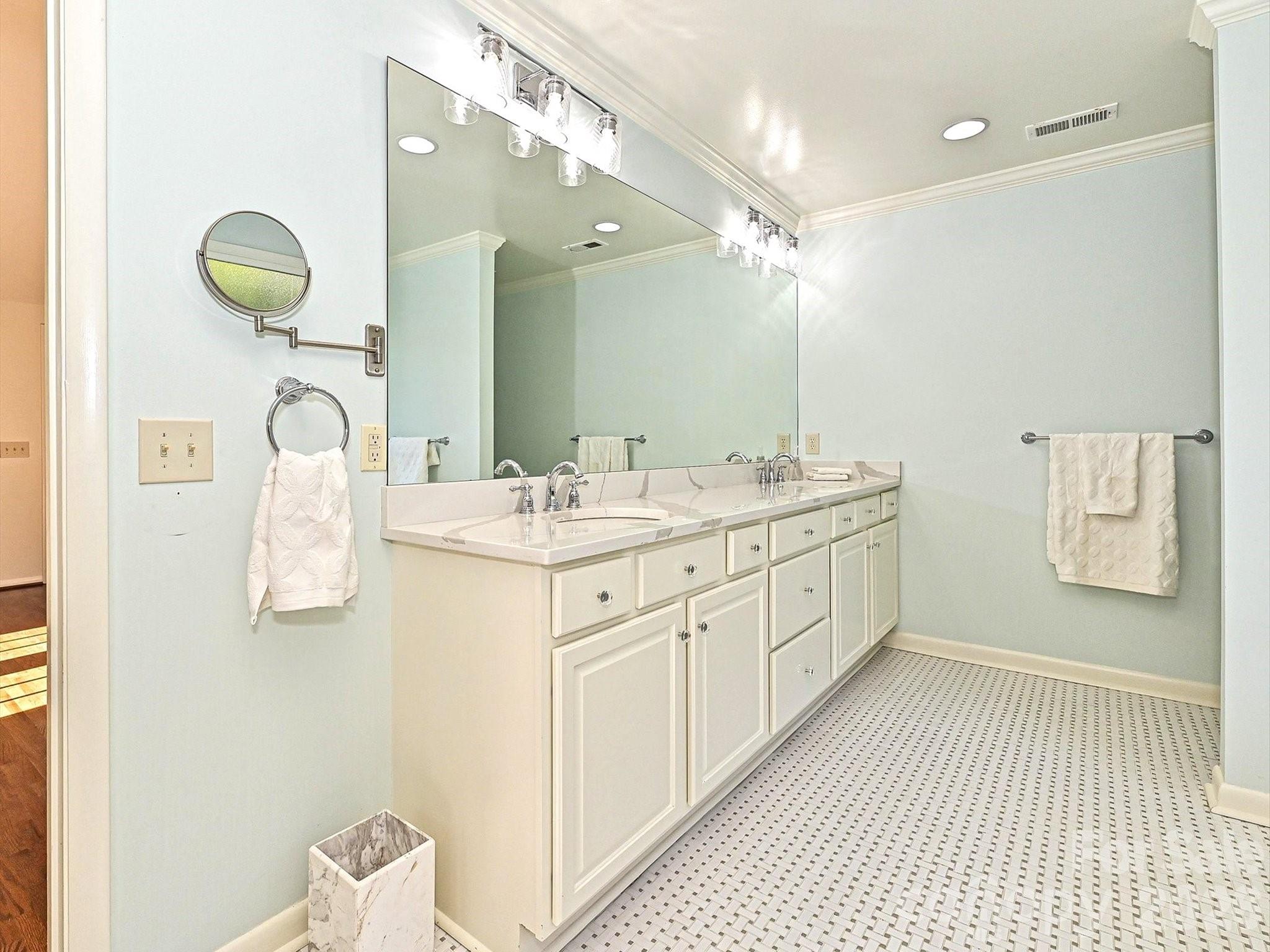 3131 Pinehurst Place — Charlotte
